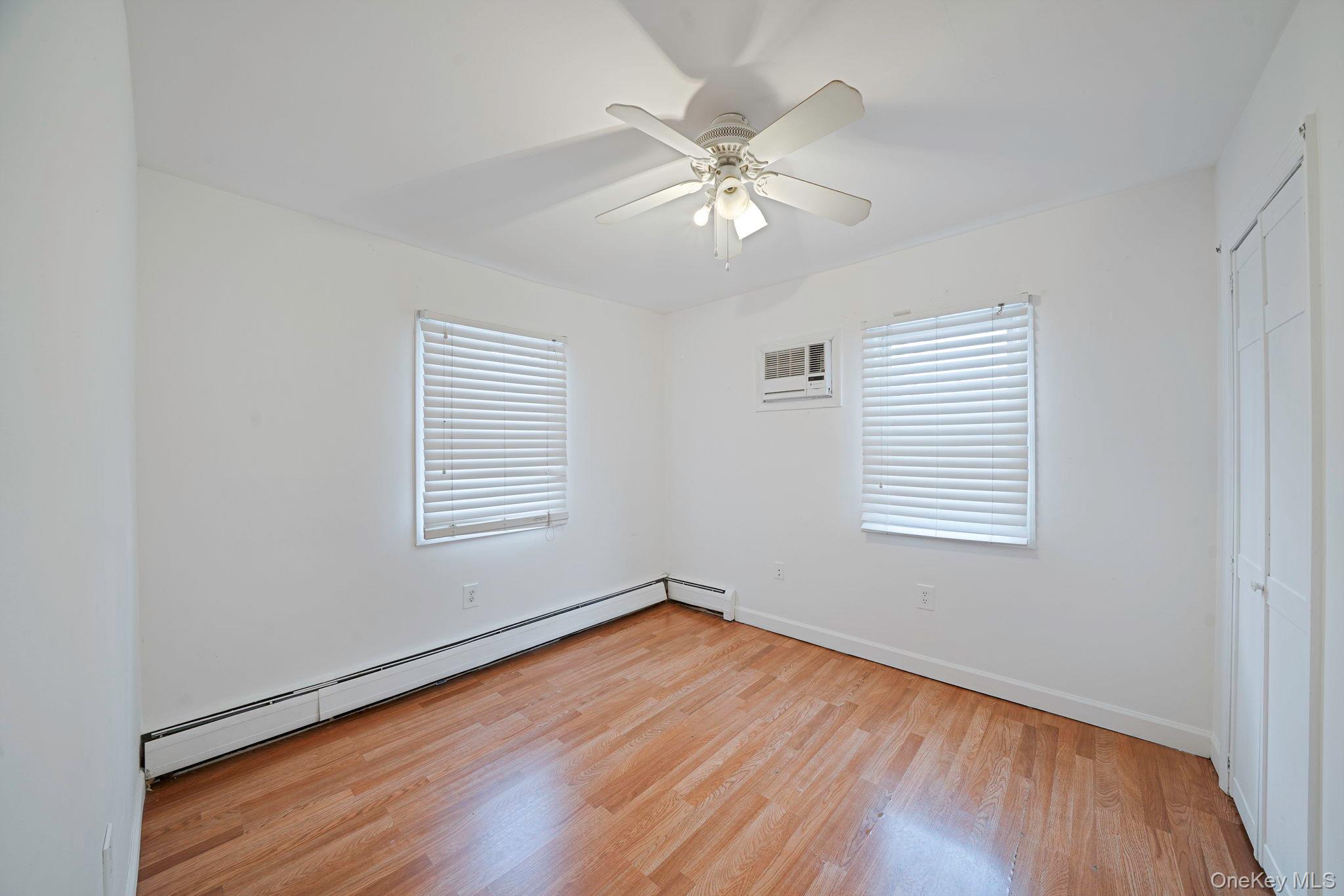 #7 photo, 723 W Main Street, מחוז סאפוק Riverhead , NY 11901