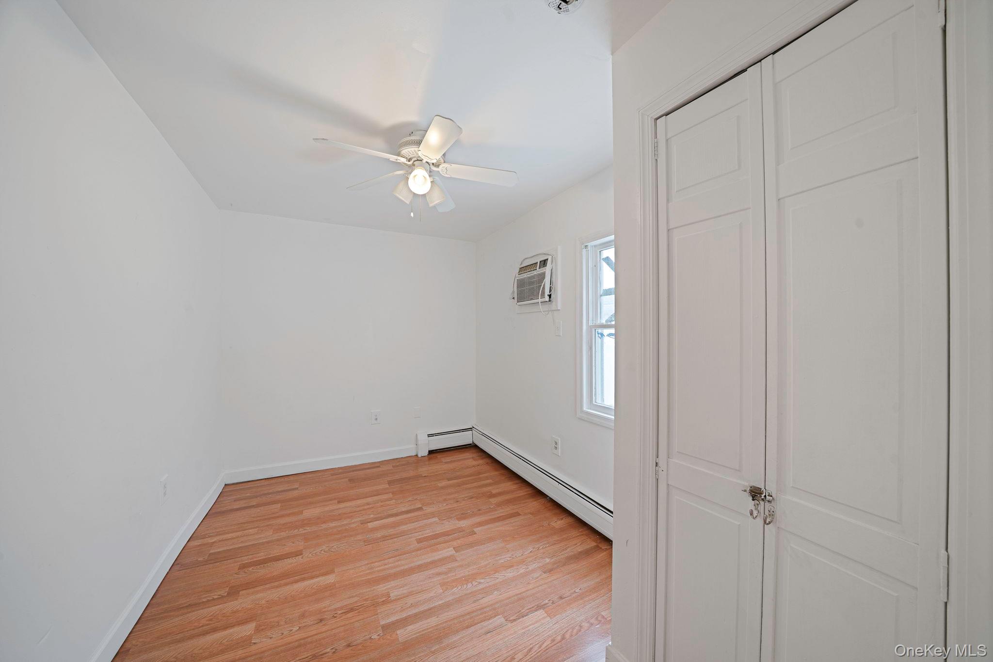 #8 photo, 723 W Main Street, מחוז סאפוק Riverhead , NY 11901