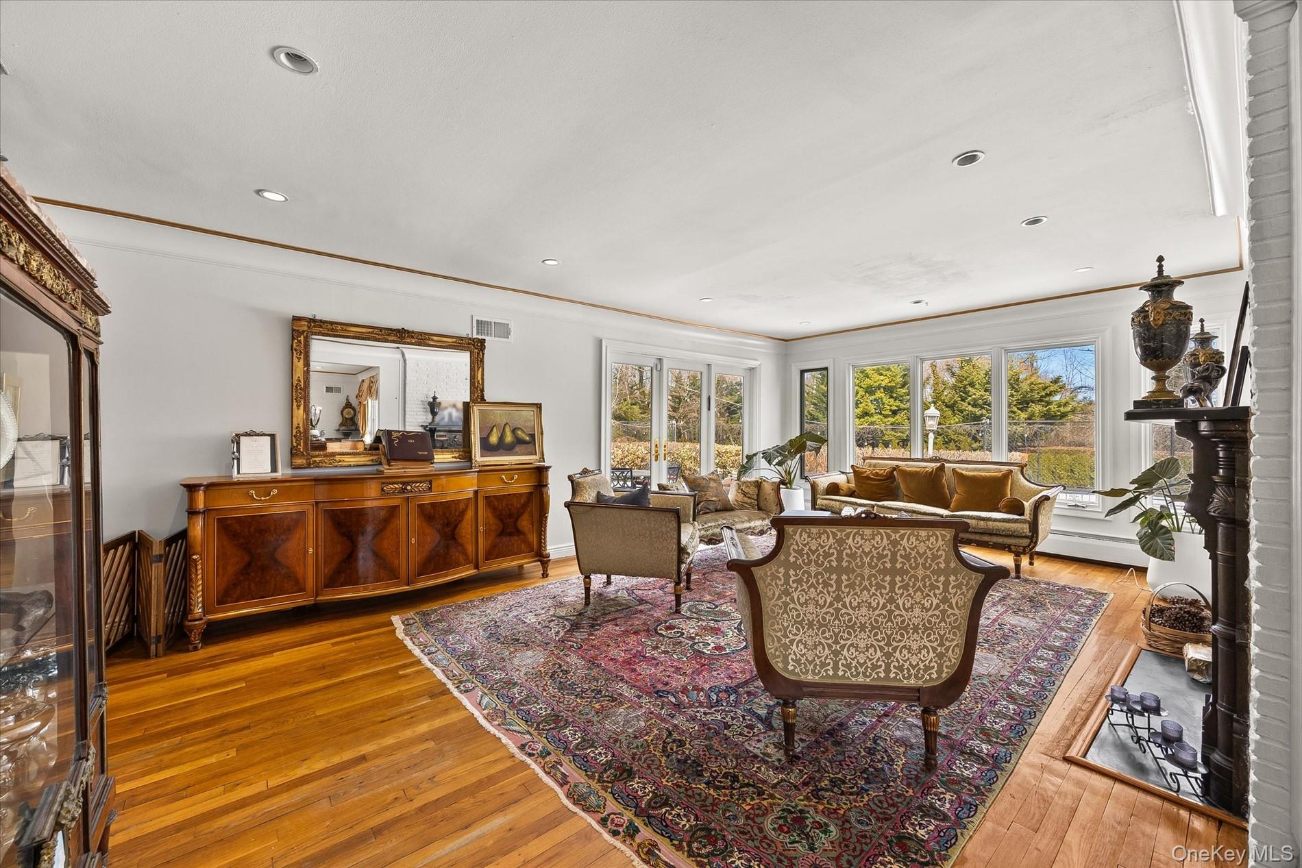 #10 photo, 15 Cricket Lane, Great Neck , NY 11024