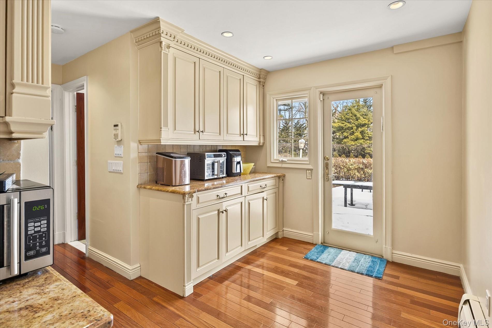 #17 photo, 15 Cricket Lane, Great Neck , NY 11024