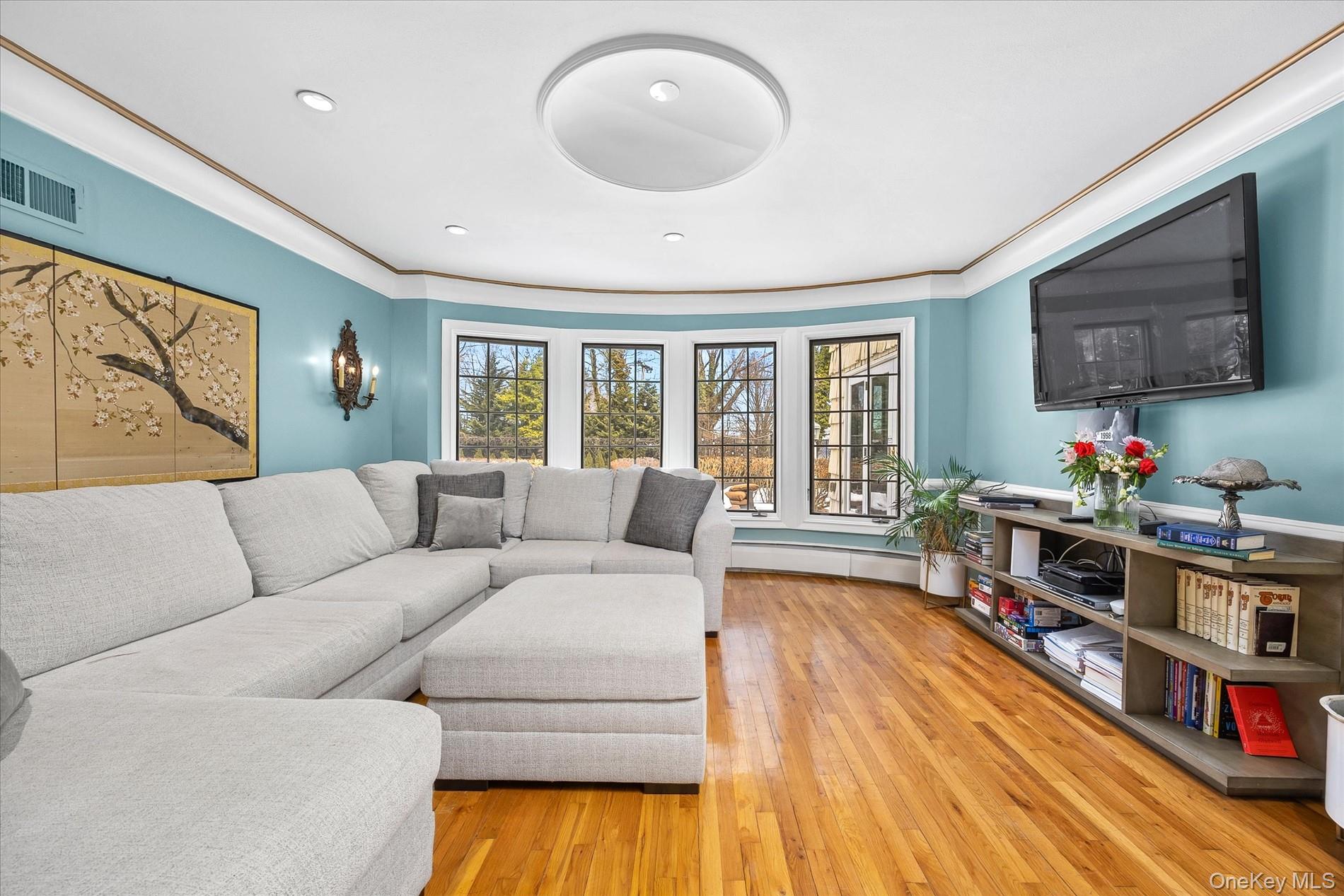 #19 photo, 15 Cricket Lane, Great Neck , NY 11024