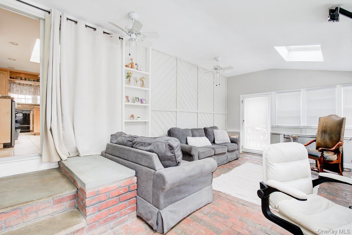 #14 photo, 43 Carnegie Avenue, מחוז סאפוק Huntington , NY 11743