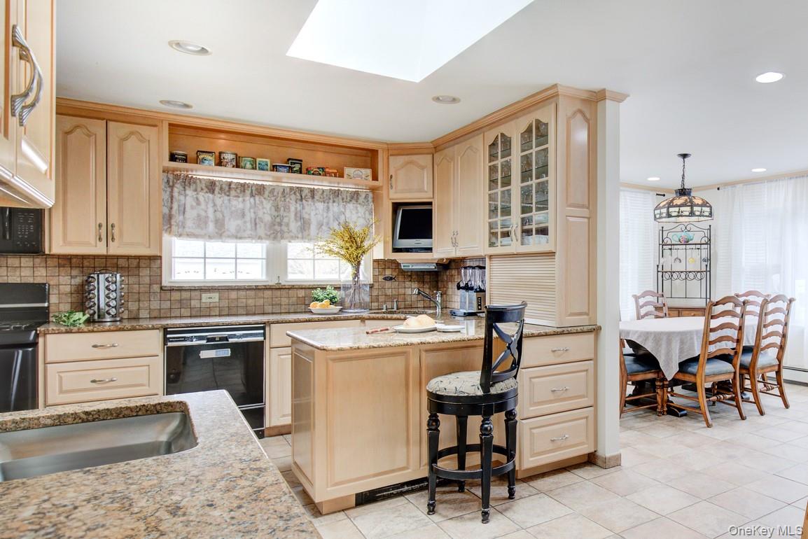 #8 photo, 43 Carnegie Avenue, מחוז סאפוק Huntington , NY 11743