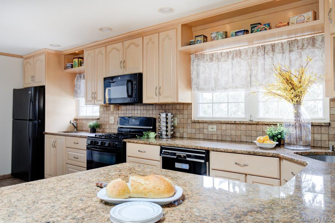 #9 photo, 43 Carnegie Avenue, מחוז סאפוק Huntington , NY 11743