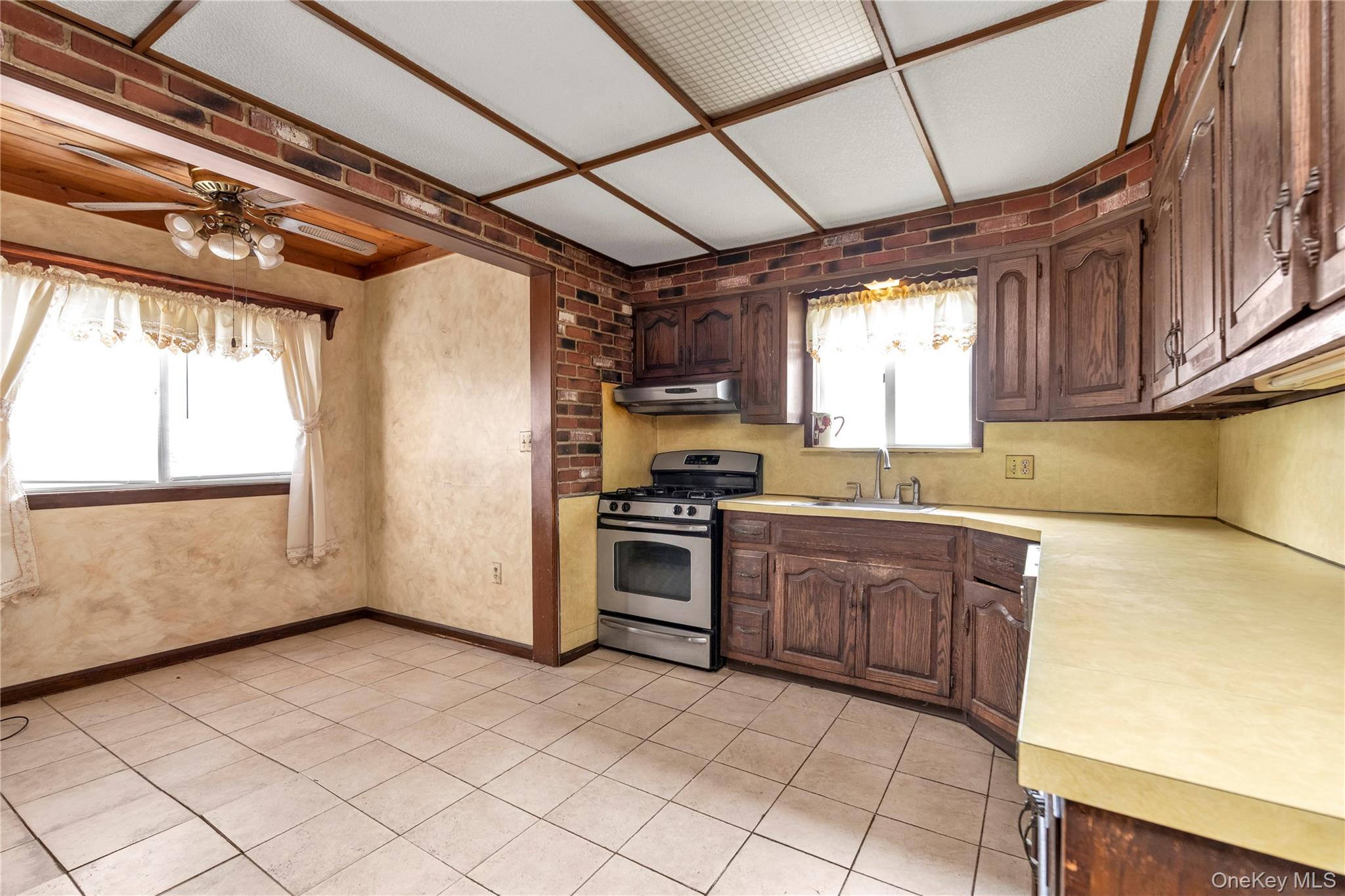 #7 photo, 30 Putnam Avenue, Lynbrook , NY 11563