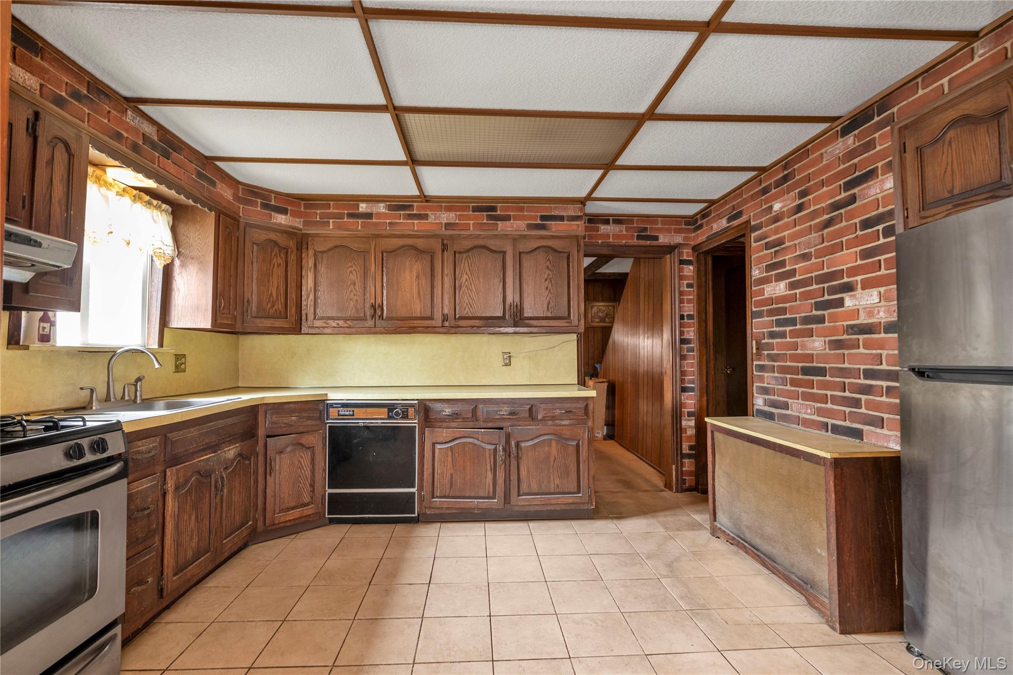 #8 photo, 30 Putnam Avenue, Lynbrook , NY 11563