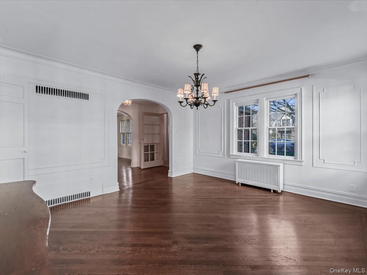 #10 photo, 109 Wickham Road, Garden City , NY 11530