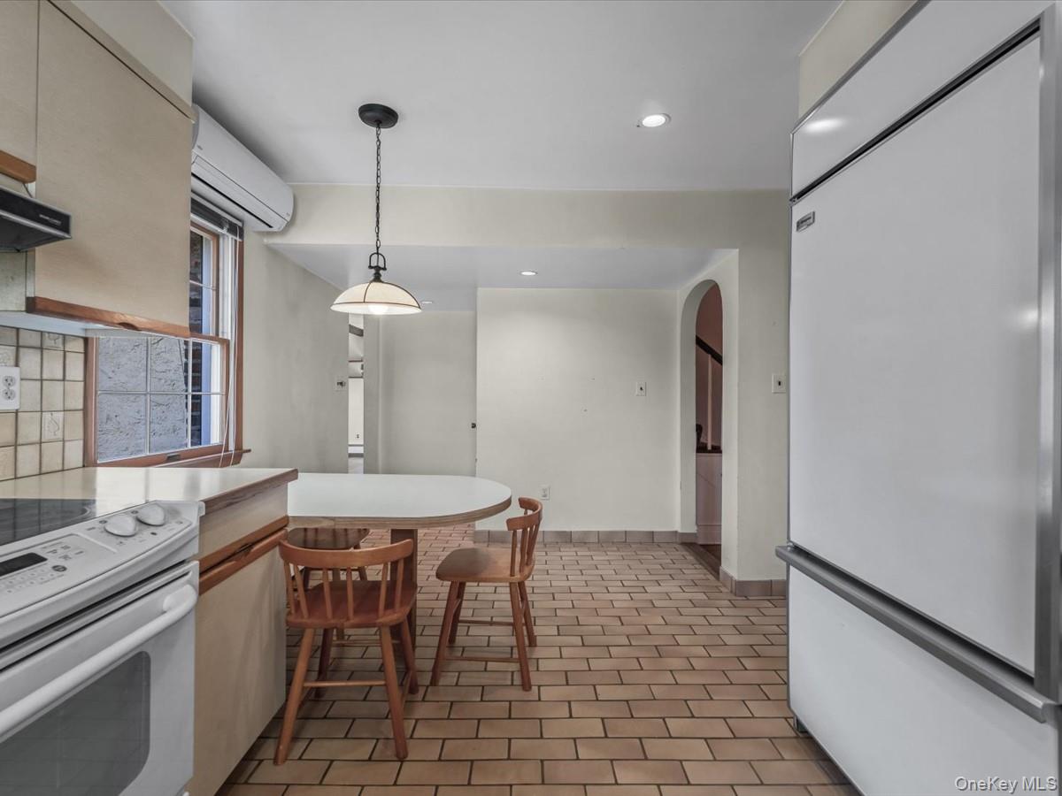 #13 photo, 109 Wickham Road, Garden City , NY 11530