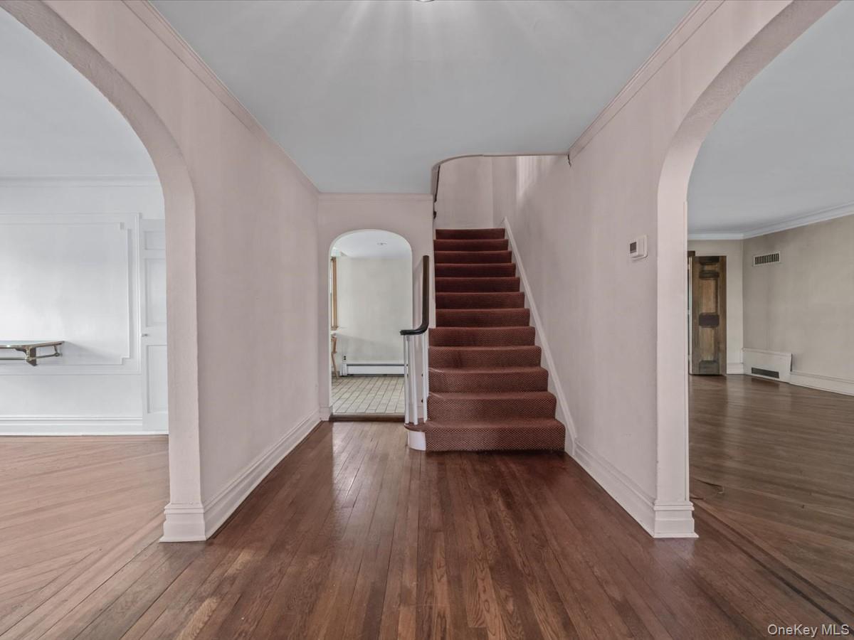 #3 photo, 109 Wickham Road, Garden City , NY 11530