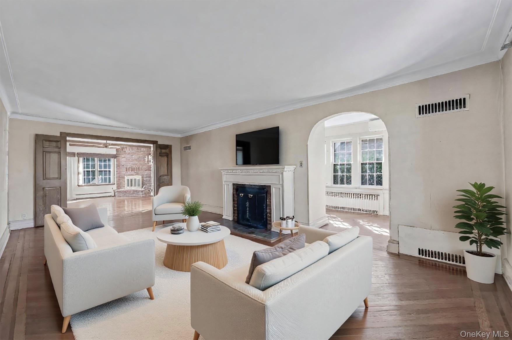 #5 photo, 109 Wickham Road, Garden City , NY 11530