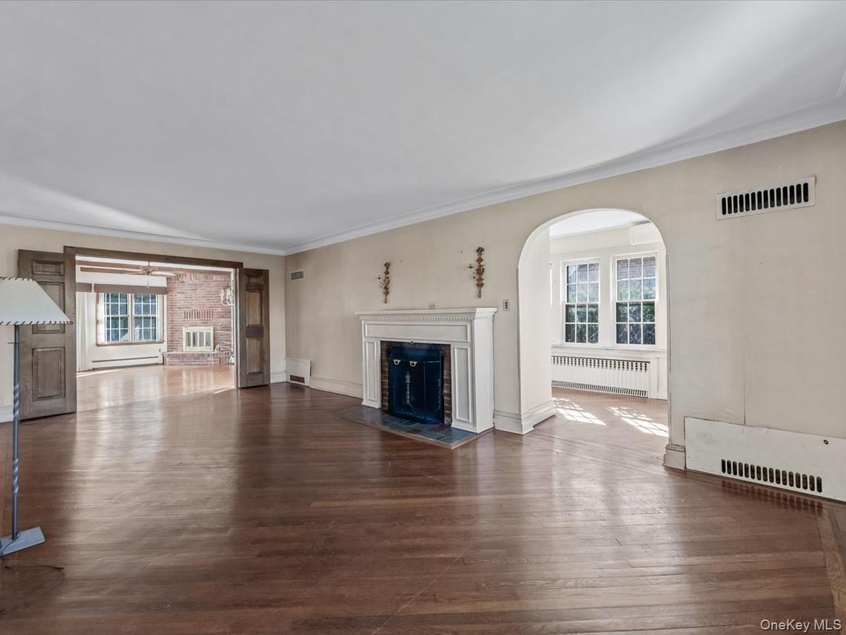 #6 photo, 109 Wickham Road, Garden City , NY 11530