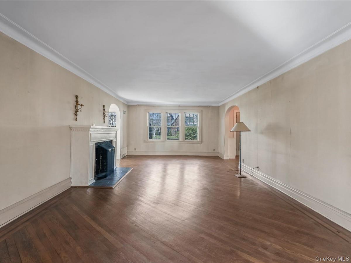 #7 photo, 109 Wickham Road, Garden City , NY 11530