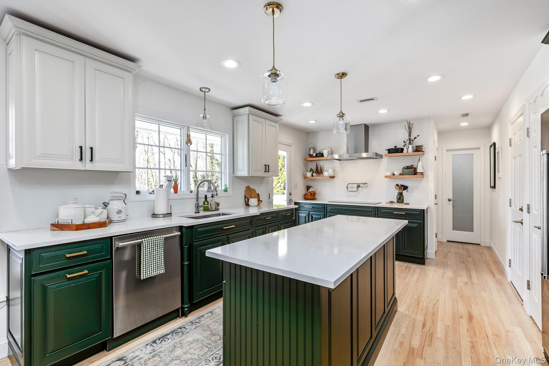 #19 photo, 277 River Road, Saint James , NY 11780