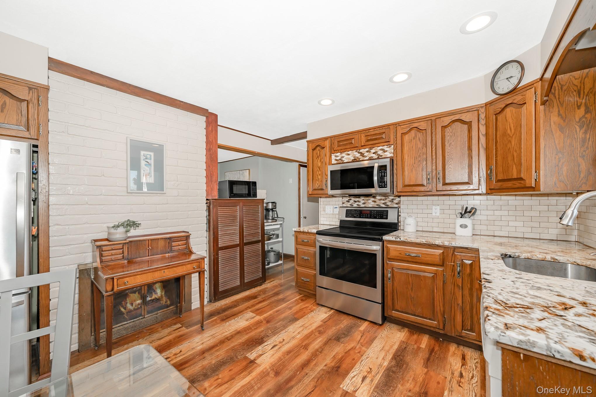 #6 photo, 44 Disc Lane, Wantagh , NY 11793