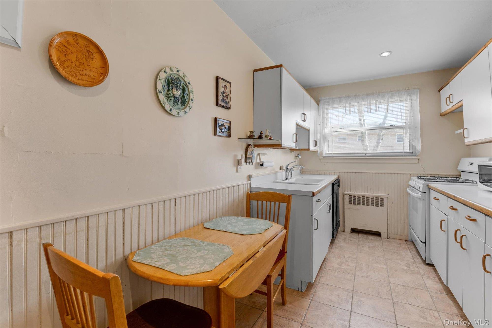 #12 photo, 8105 268th Street, New Hyde Park , NY 11040