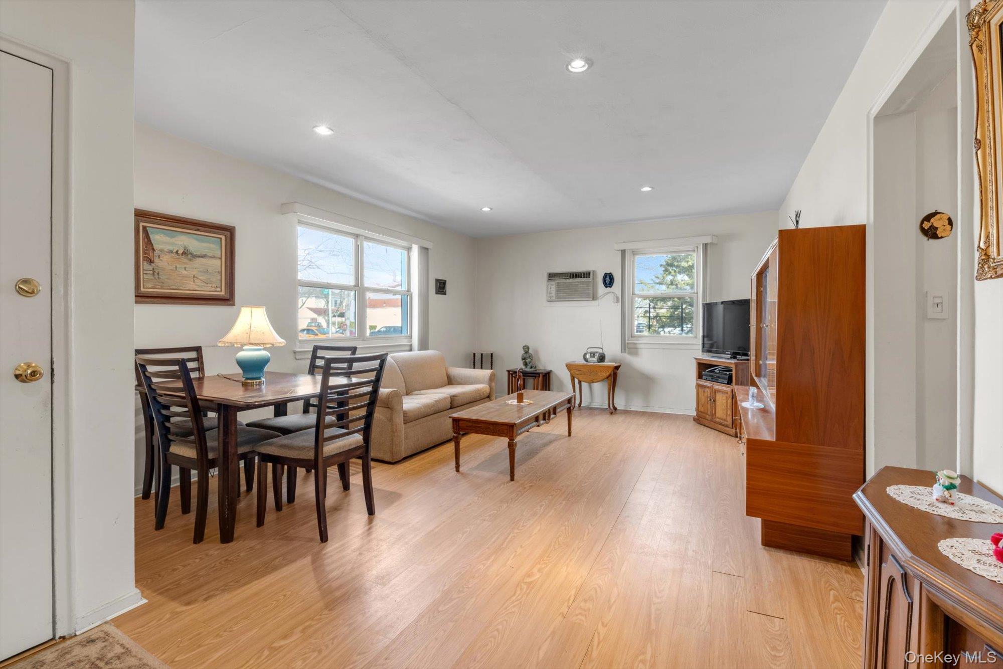 #3 photo, 8105 268th Street, New Hyde Park , NY 11040