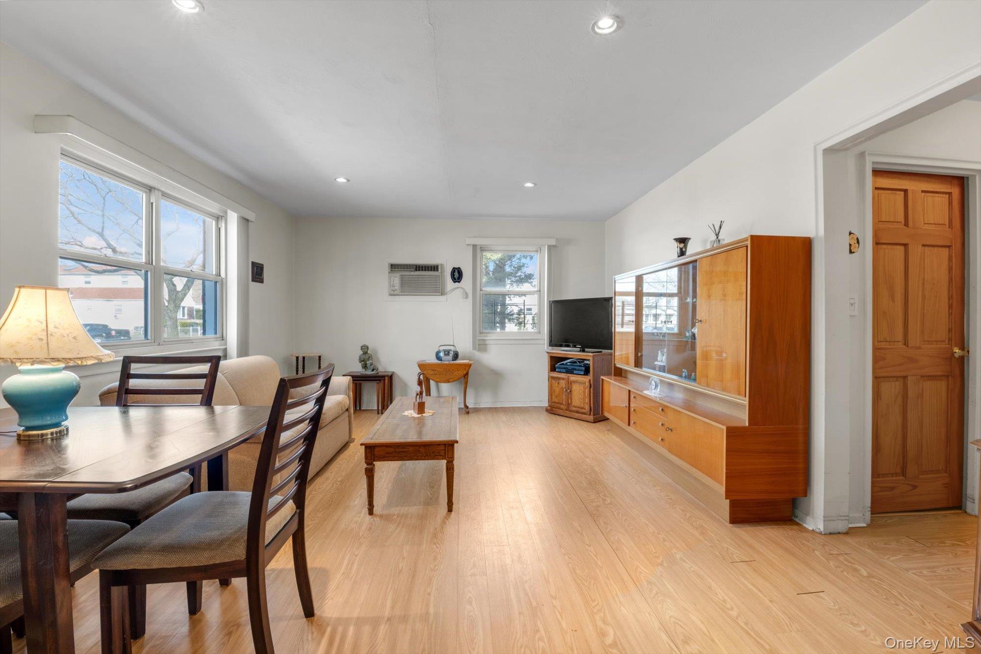 #4 photo, 8105 268th Street, New Hyde Park , NY 11040