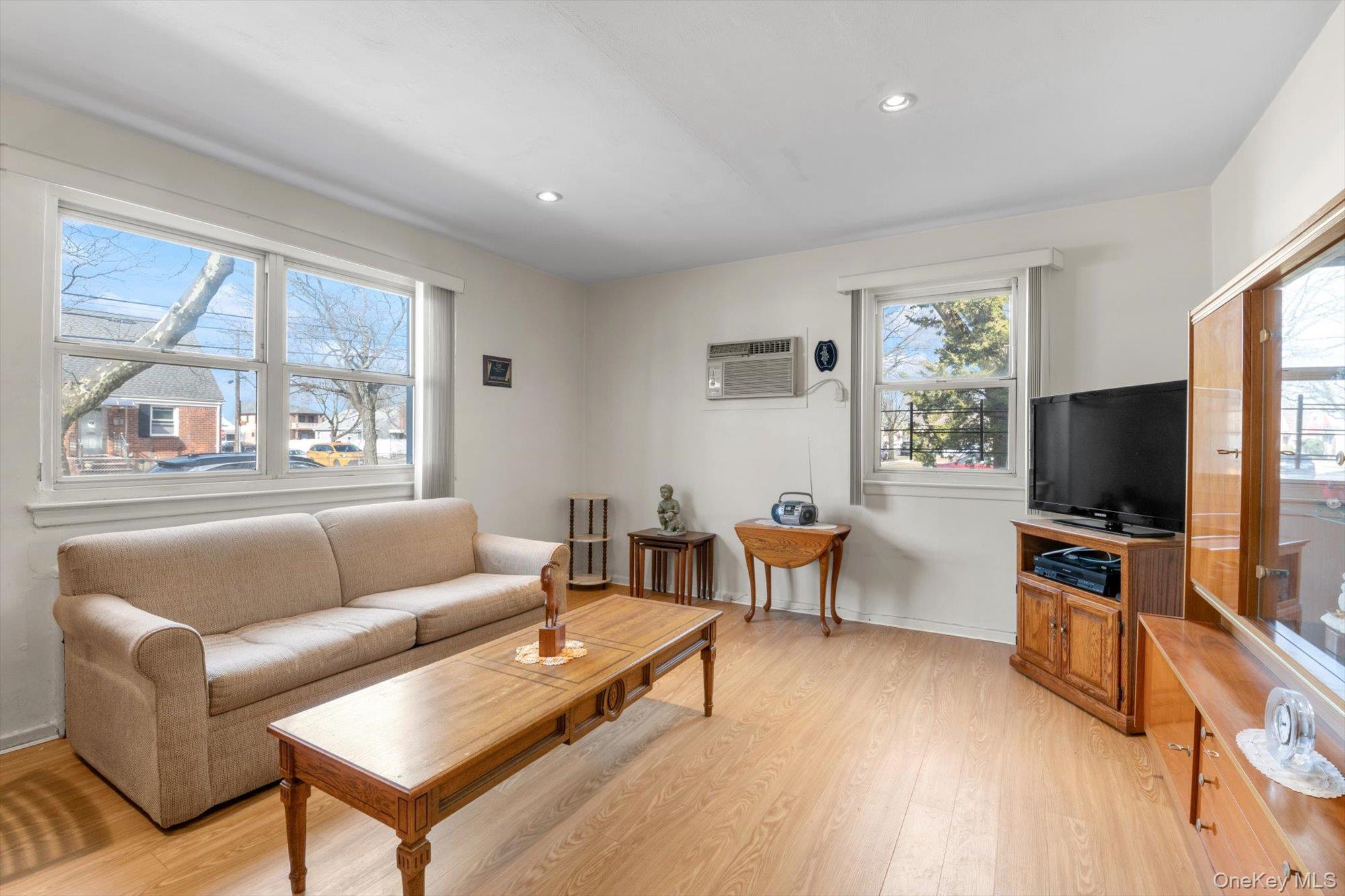 #5 photo, 8105 268th Street, New Hyde Park , NY 11040