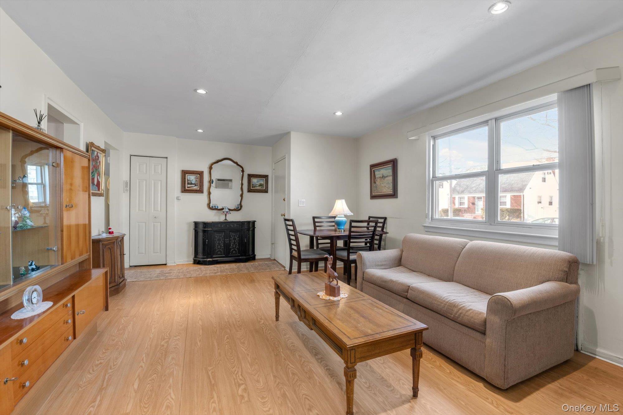 #6 photo, 8105 268th Street, New Hyde Park , NY 11040