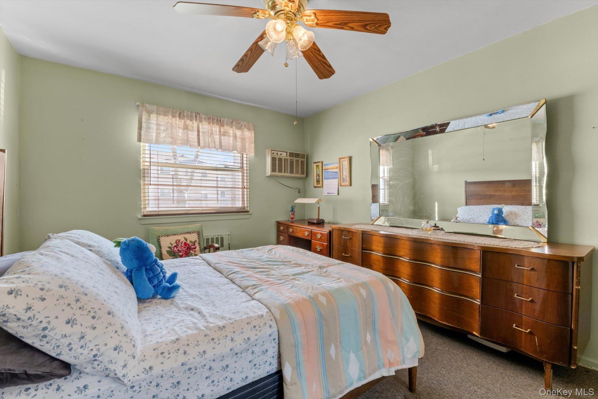 #8 photo, 8105 268th Street, New Hyde Park , NY 11040