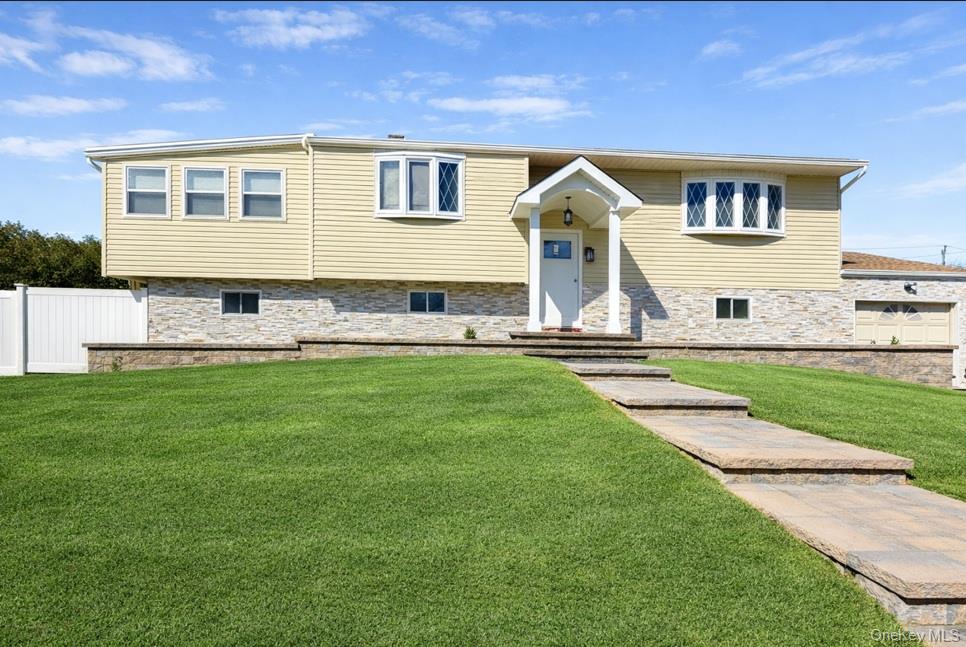 #1 photo, 7 Pomper Drive, מחוז סאפוק East Northport , NY 11731