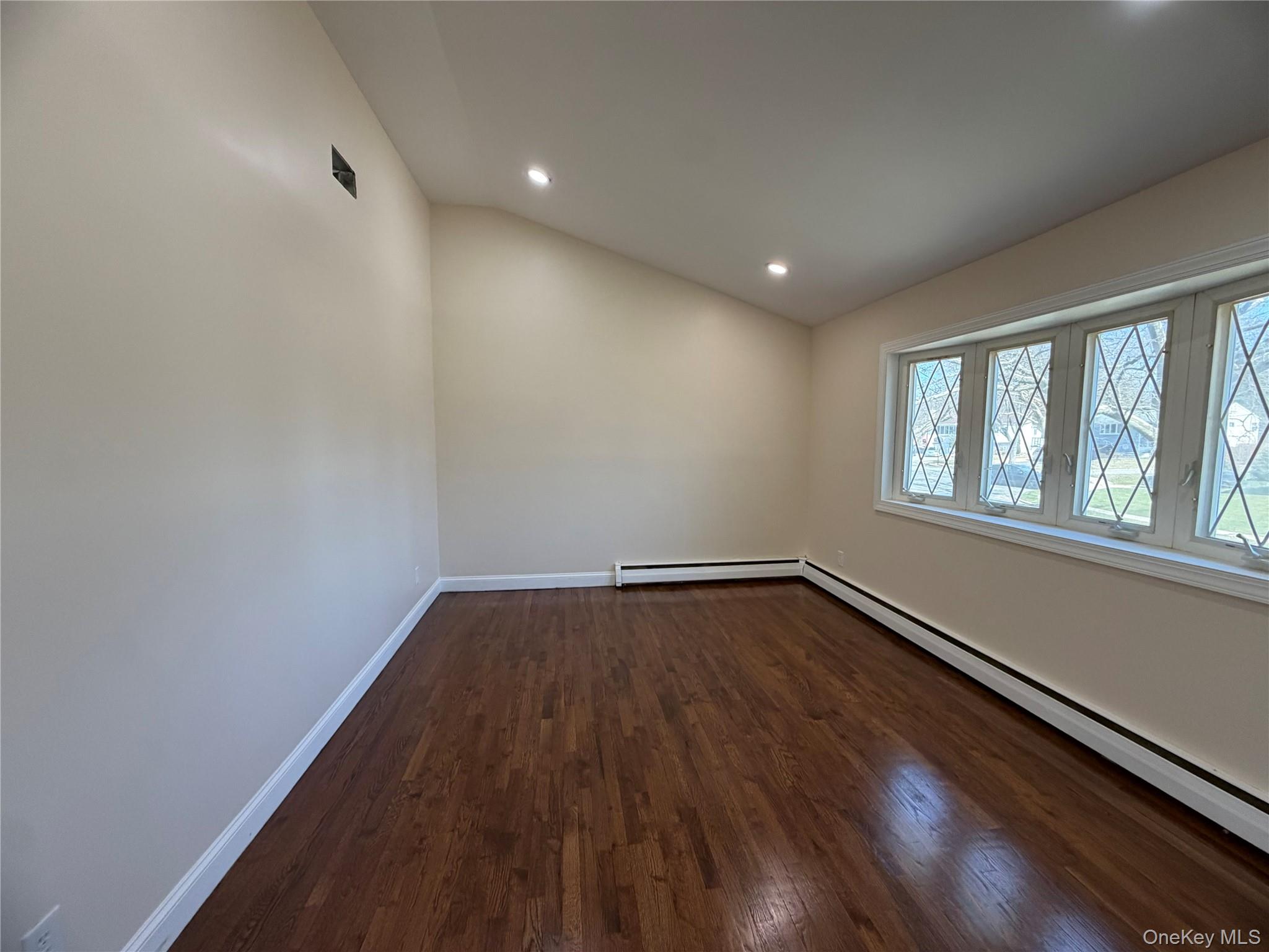 #3 photo, 7 Pomper Drive, サフォーク郡 East Northport , NY 11731