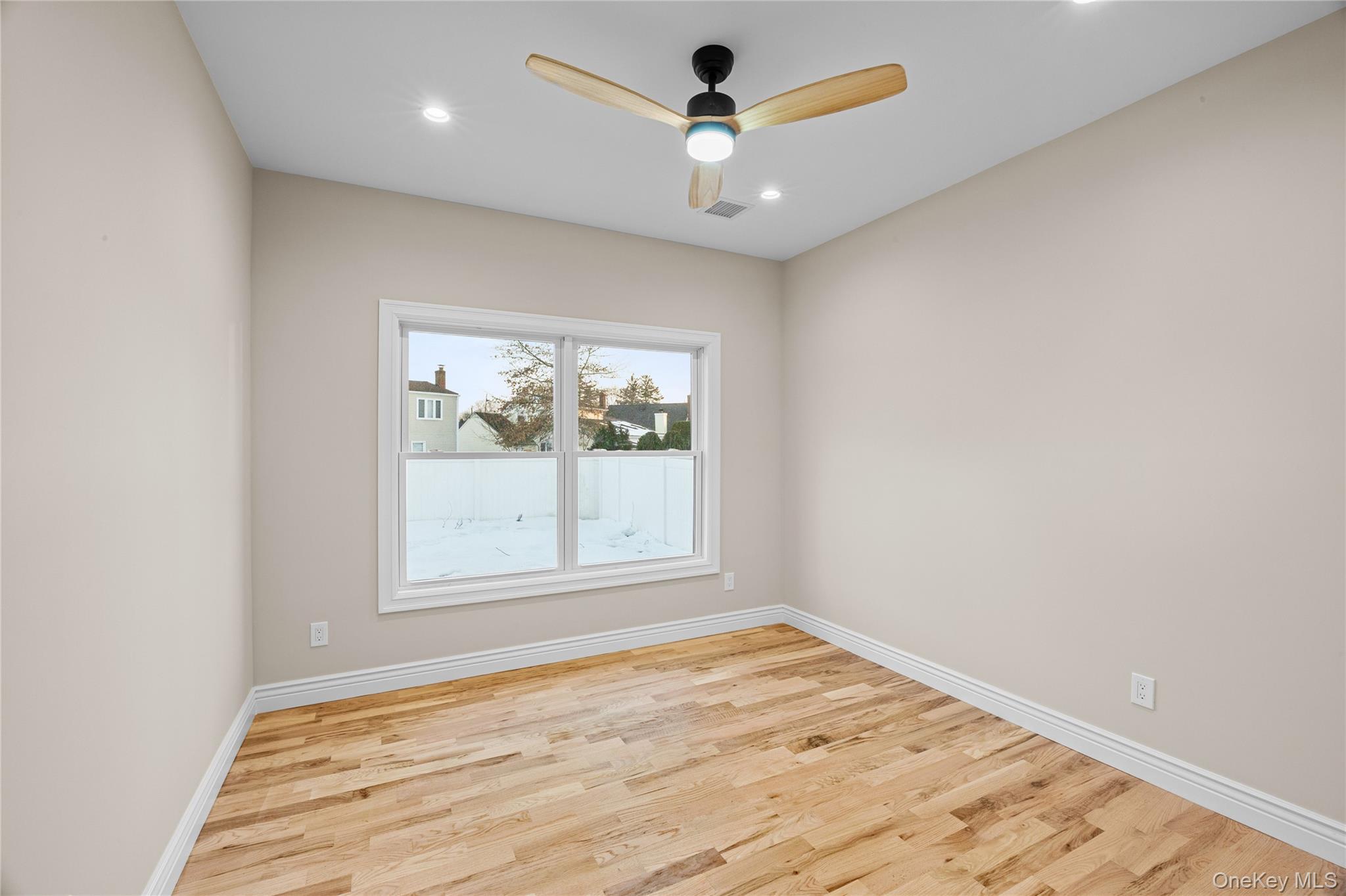 #20 photo, 3860 Hudson Avenue, 長島 Seaford , NY 11783