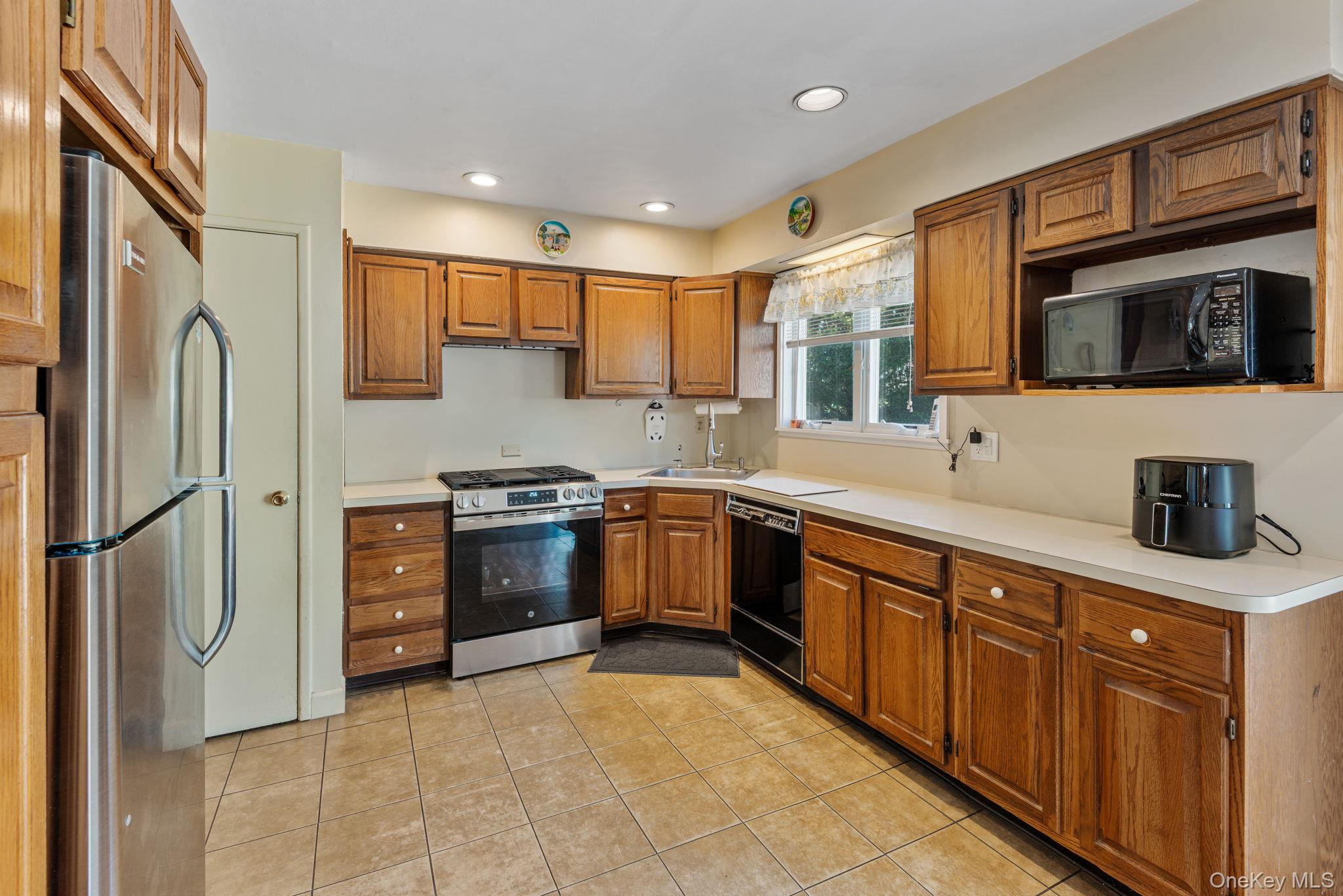 #7 photo, 37 Grist Mill Lane, Halesite , NY 11743