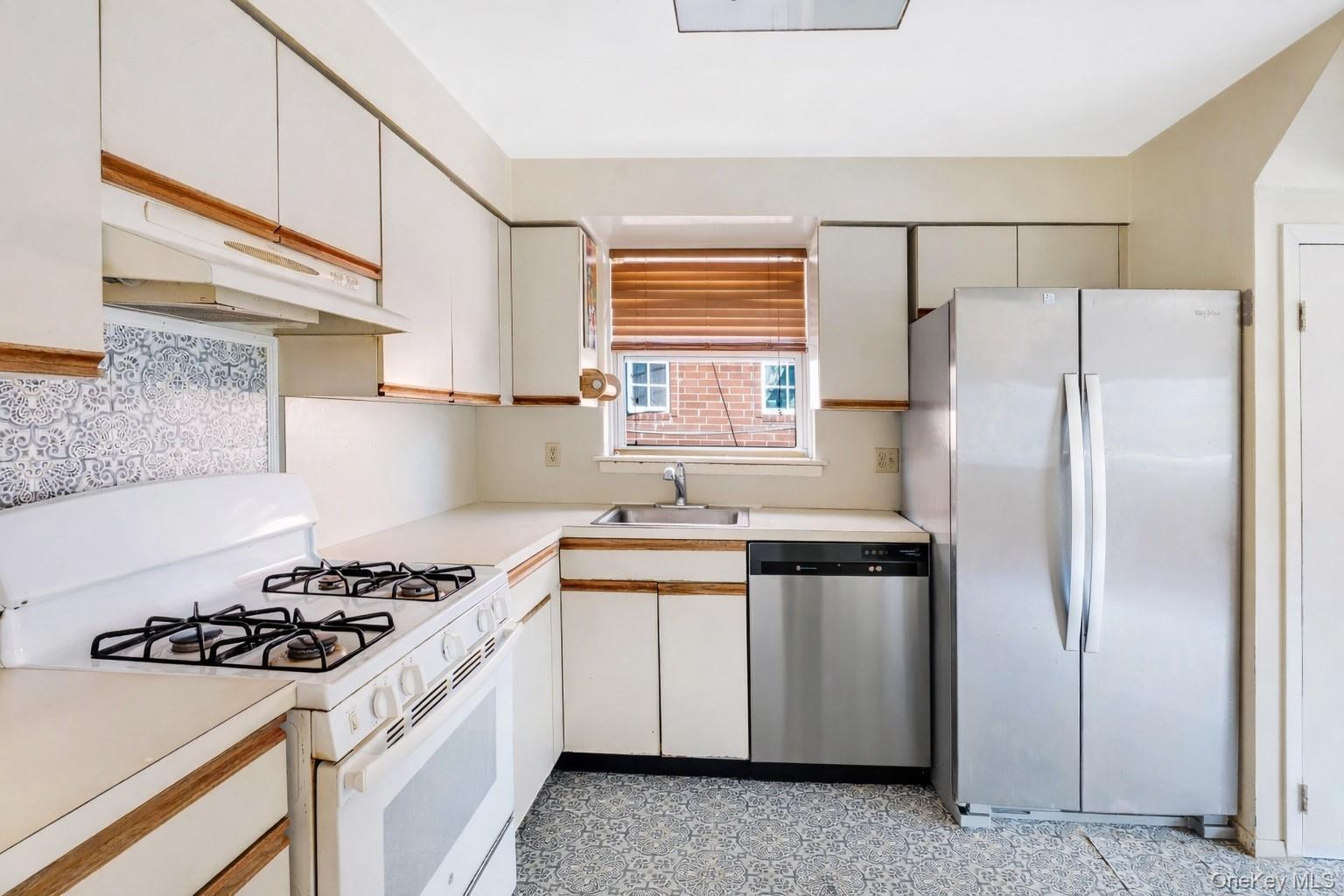 #6 photo, 2524 West Street, Brooklyn , NY 11223