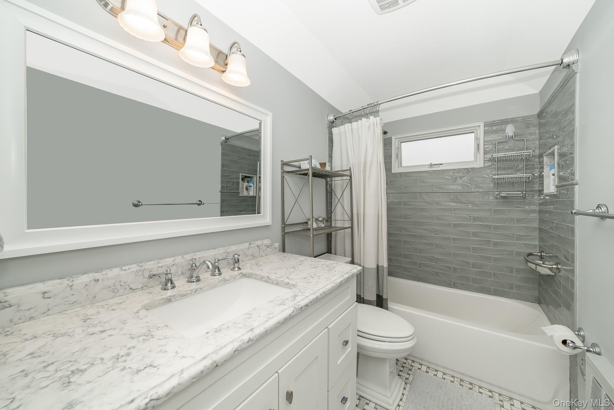 #17 photo, 48 Butler Street, 롱 아일랜드 West Islip , NY 11795