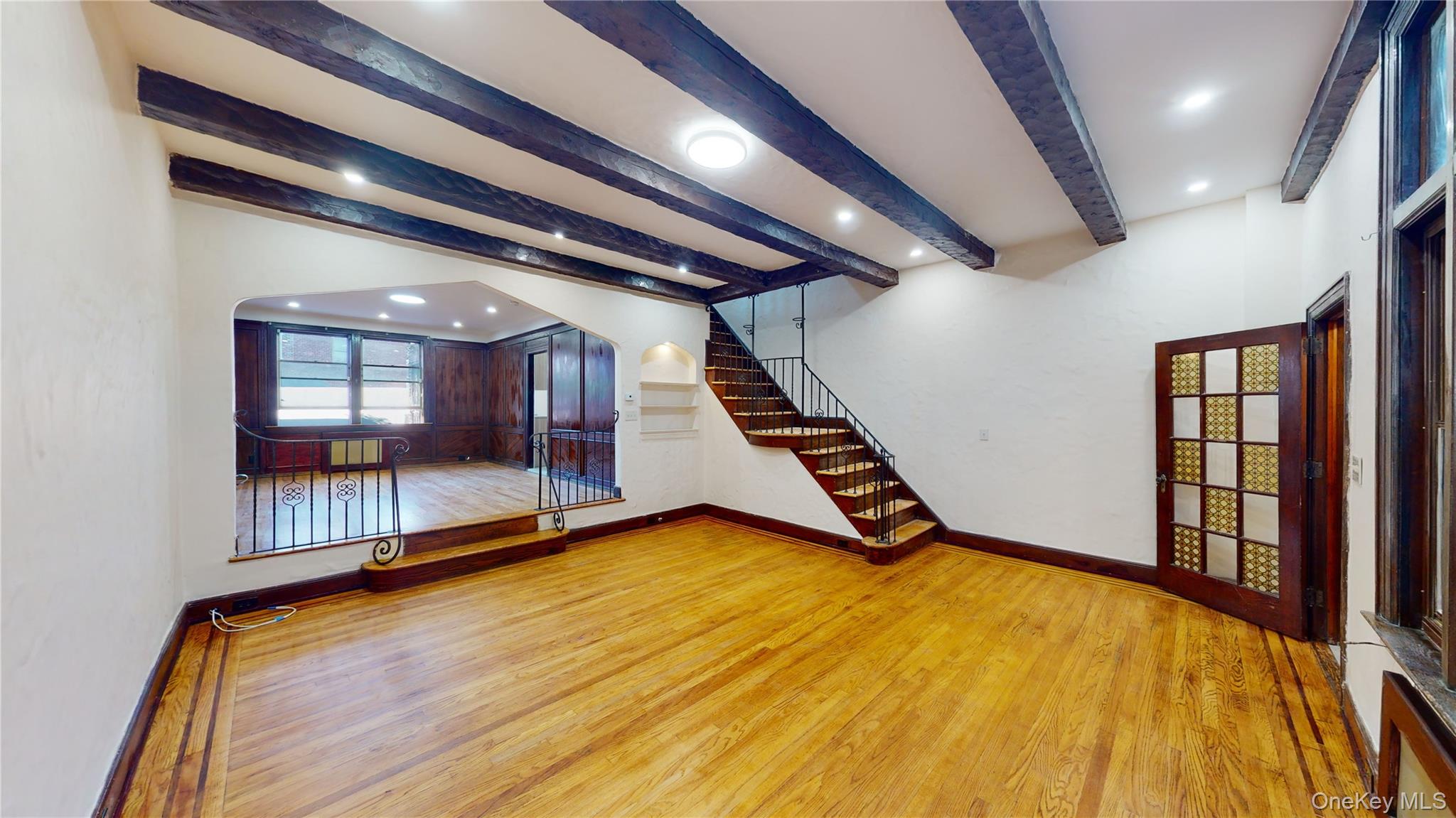 #1 photo, 90-09 68th Avenue, कुईंस Forest Hills , NY 11375