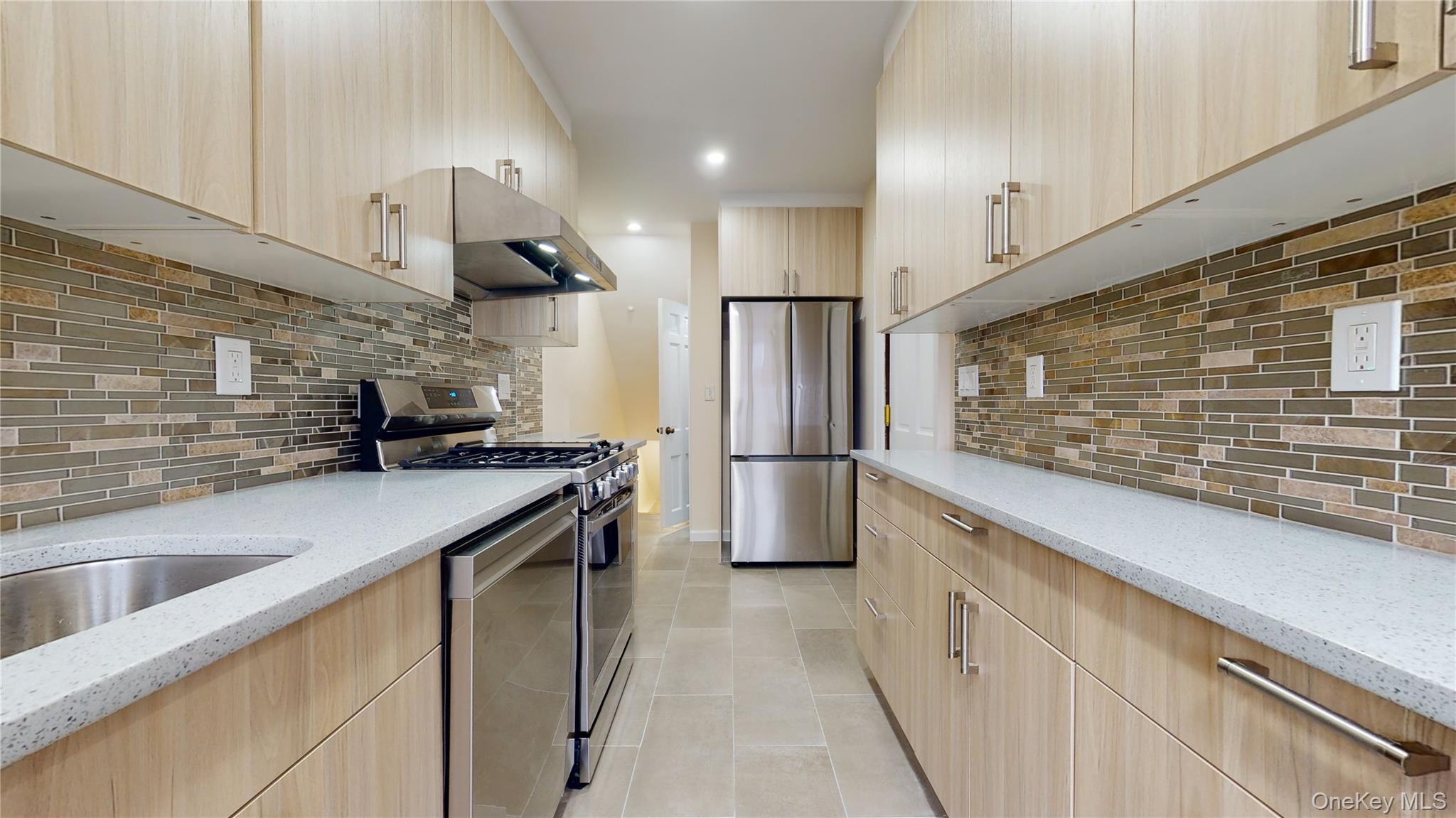 #11 photo, 90-09 68th Avenue, कुईंस Forest Hills , NY 11375