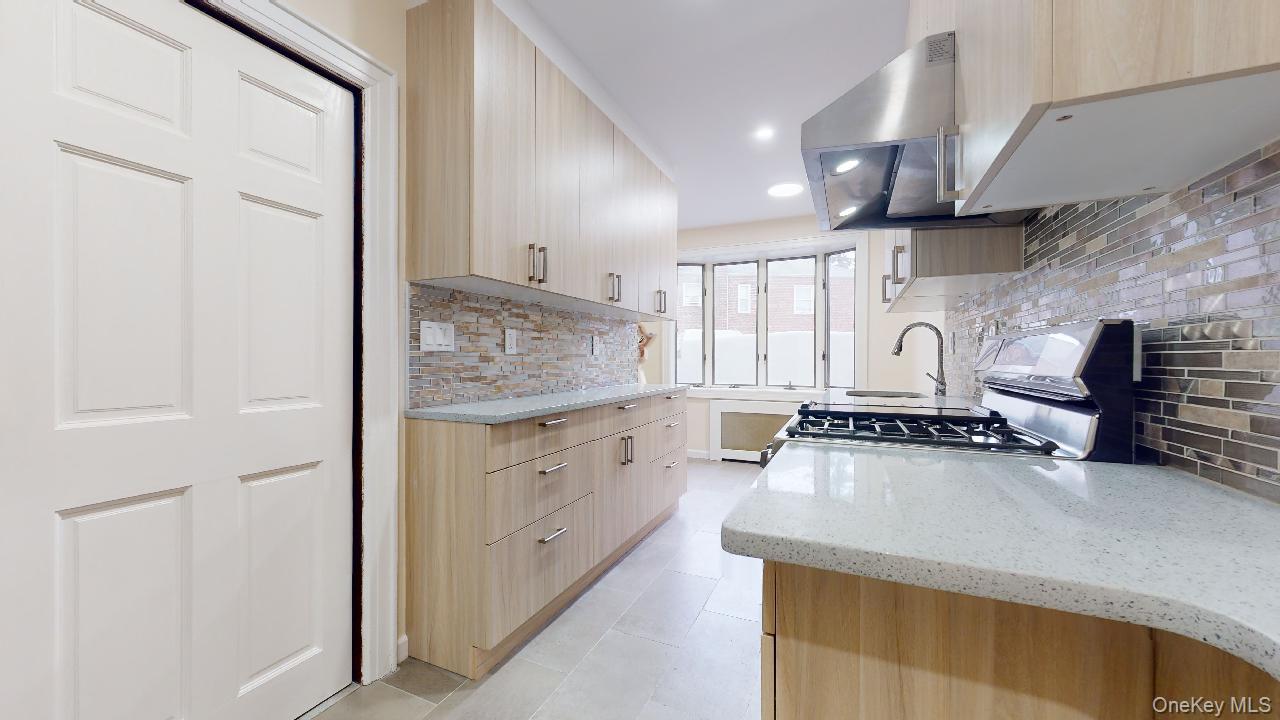 #9 photo, 90-09 68th Avenue, कुईंस Forest Hills , NY 11375