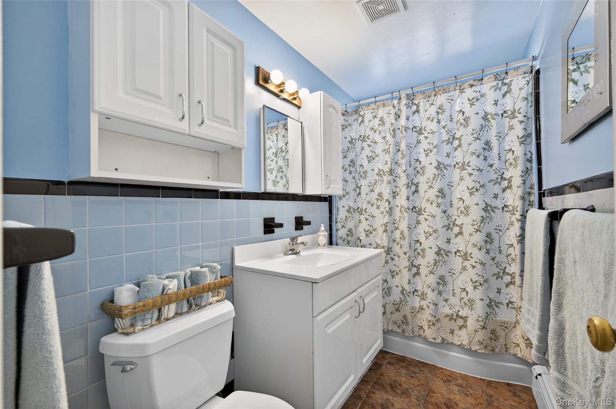 #13 photo, 6 Wellington Road, Greenvale , NY 11548