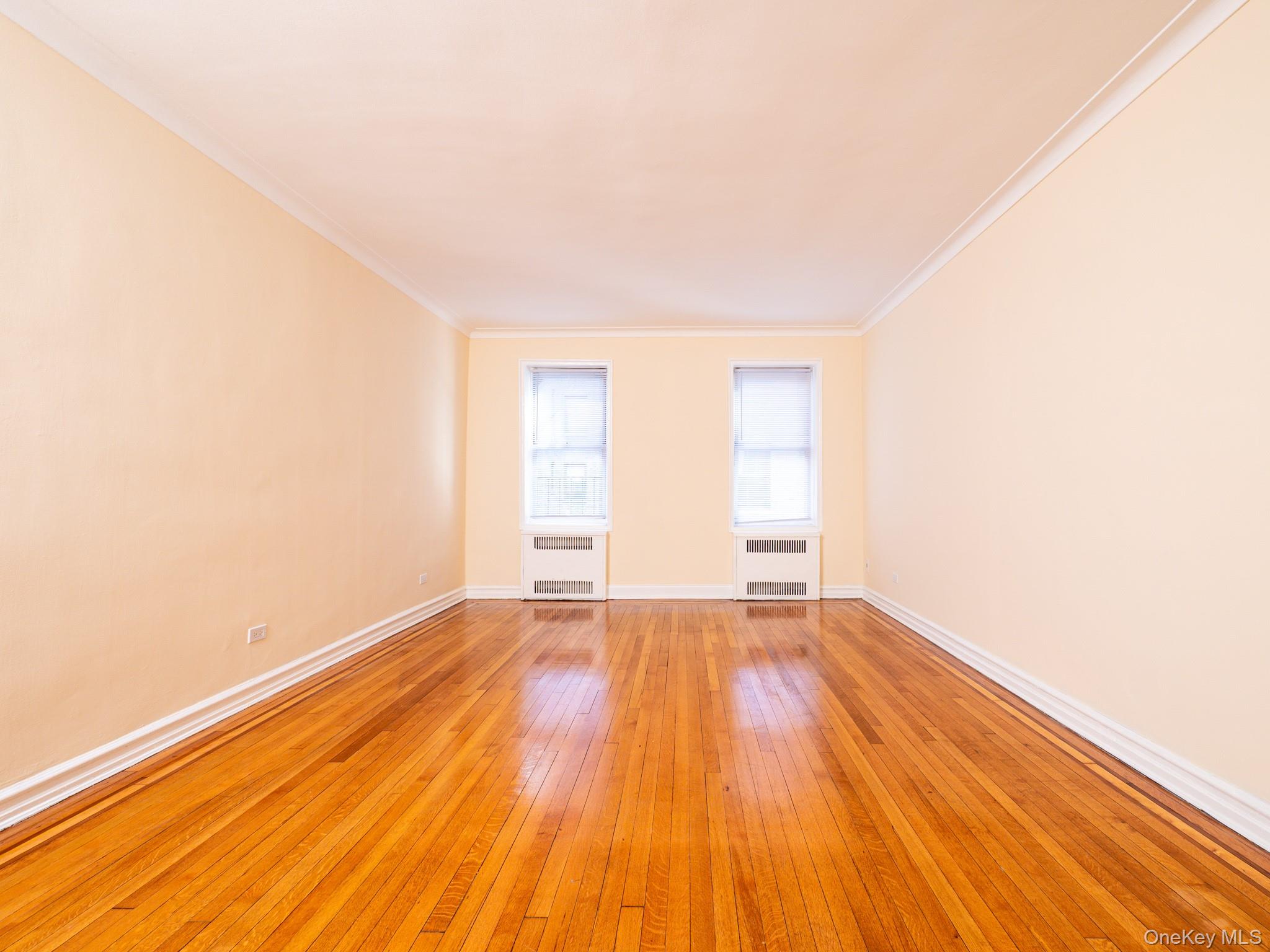 #10 photo, 64-85 Saunders Street, كوينز Rego Park , NY 11375