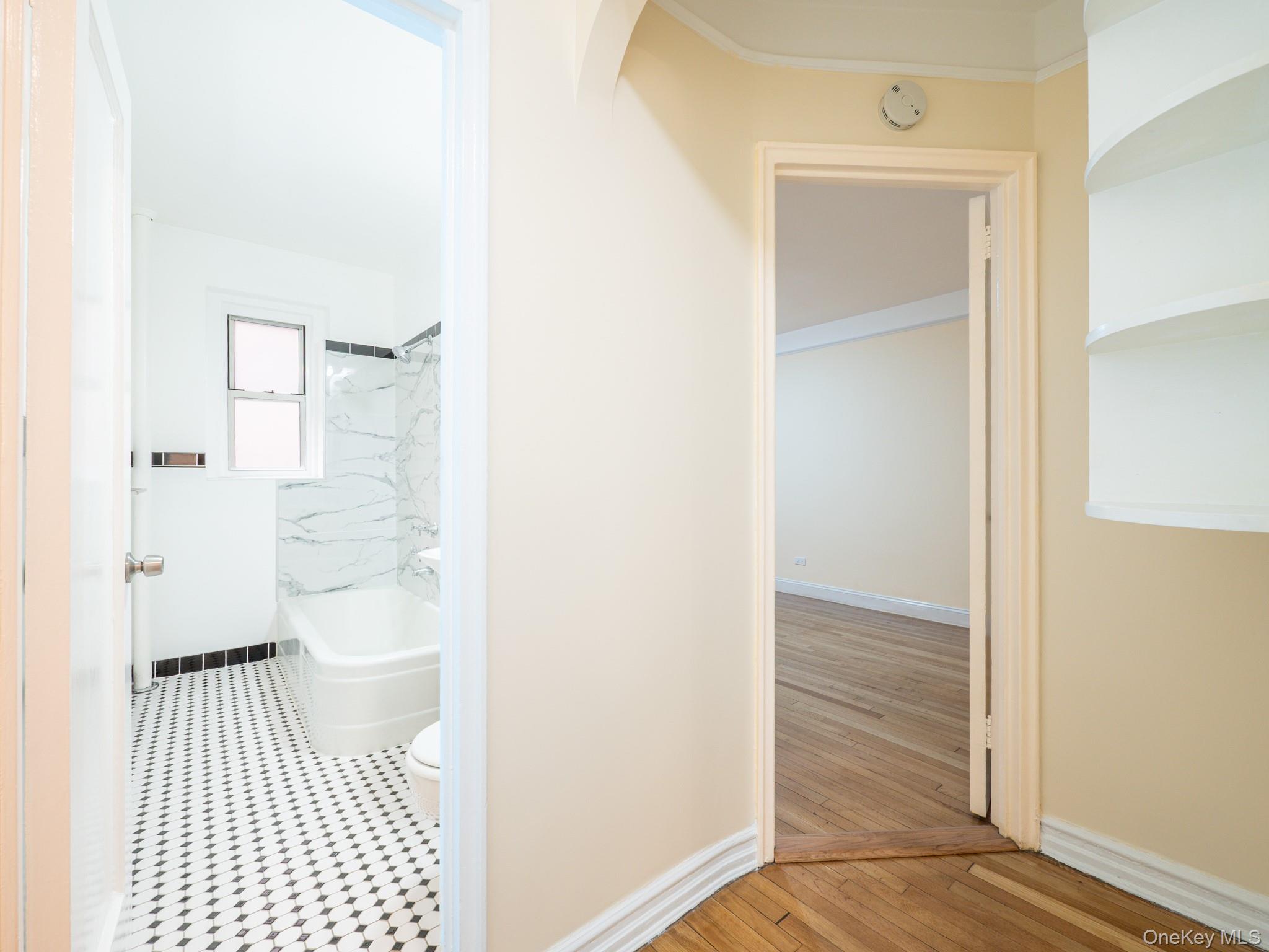 #14 photo, 64-85 Saunders Street, كوينز Rego Park , NY 11375