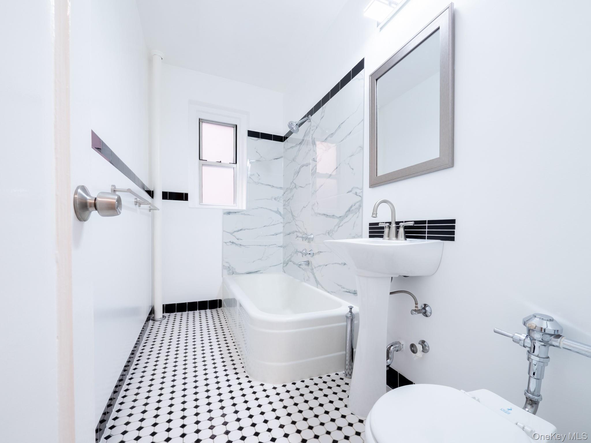 #15 photo, 64-85 Saunders Street, كوينز Rego Park , NY 11375