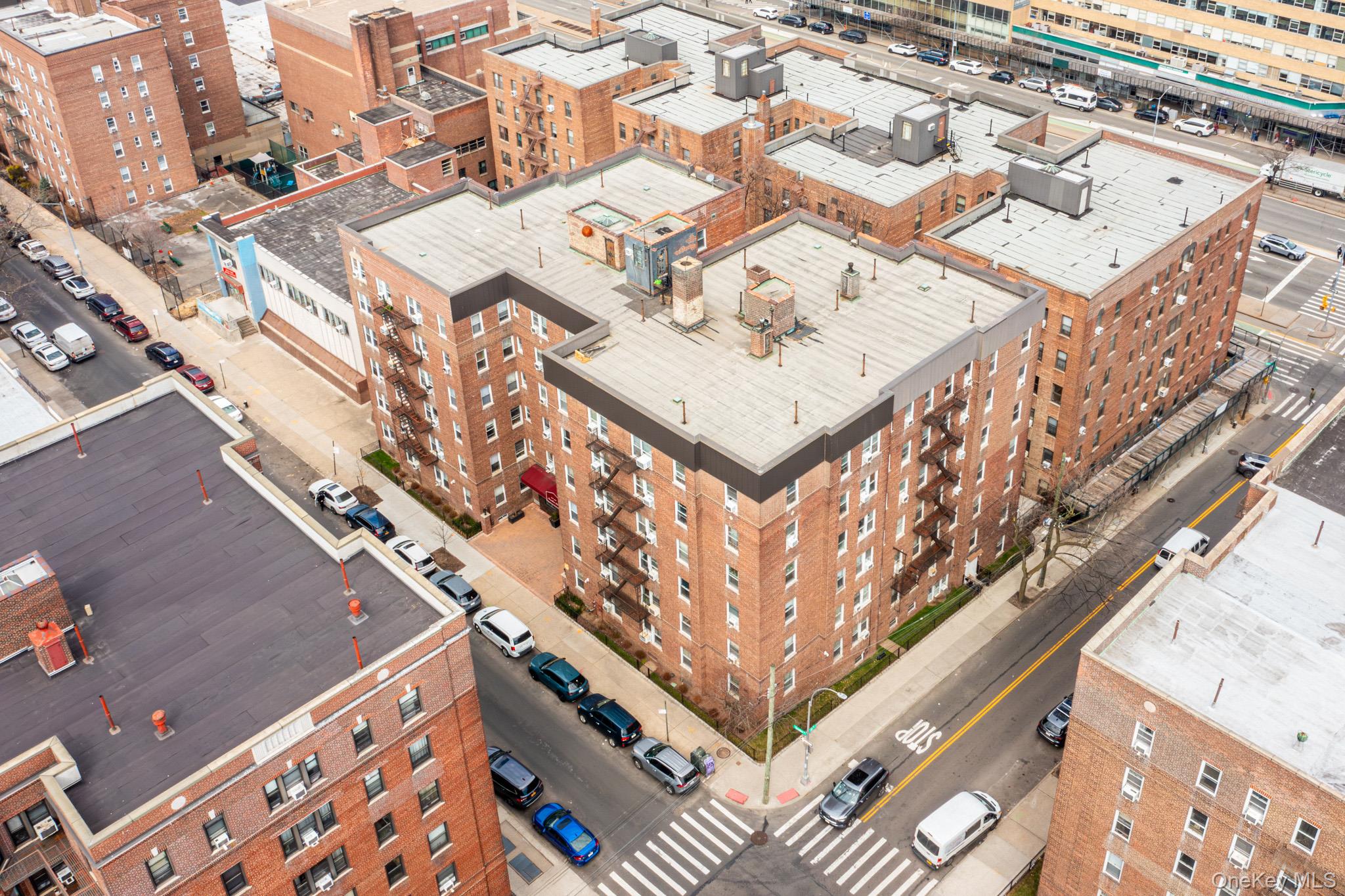 #16 photo, 64-85 Saunders Street, كوينز Rego Park , NY 11375