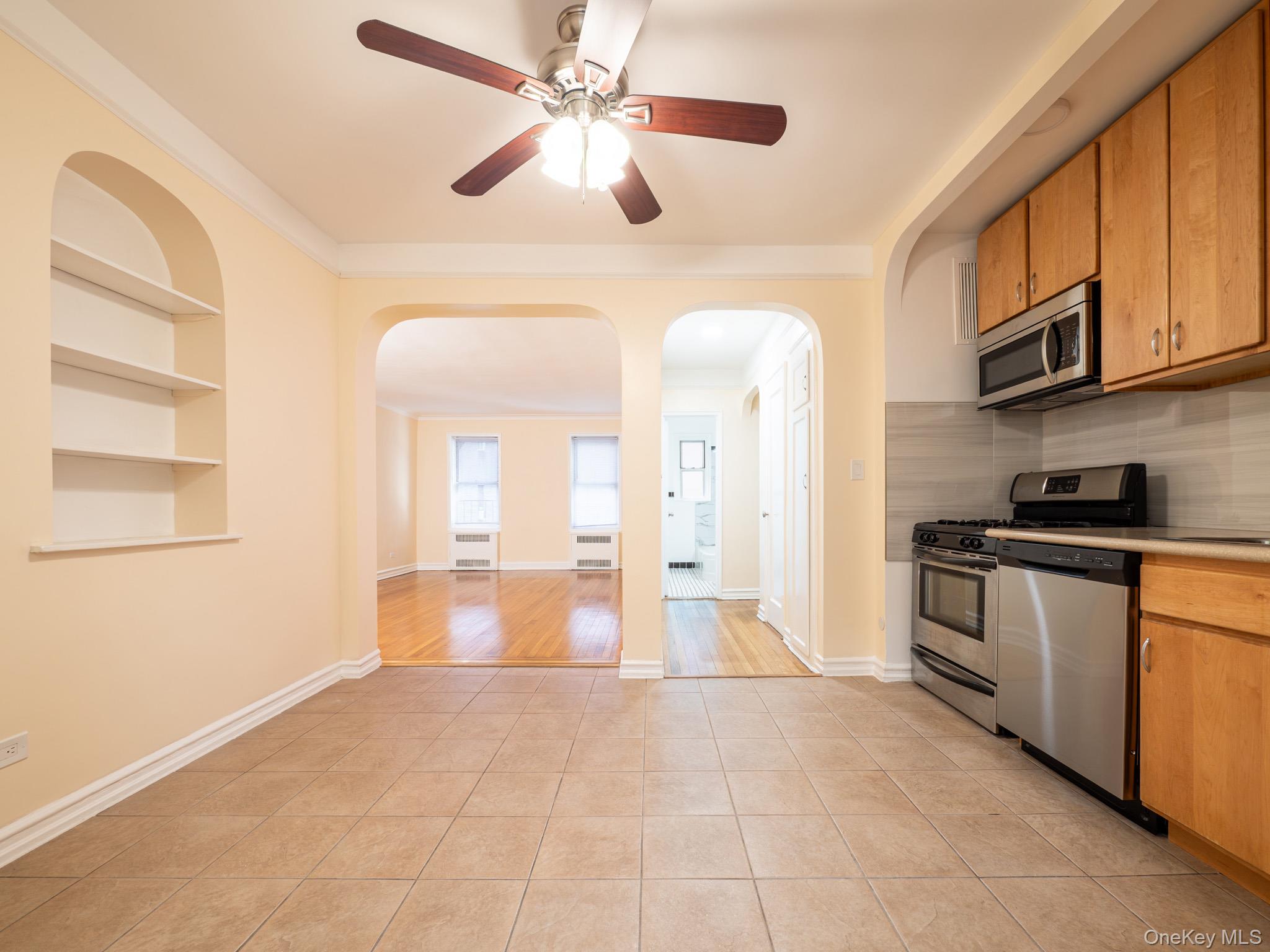 #6 photo, 64-85 Saunders Street, كوينز Rego Park , NY 11375