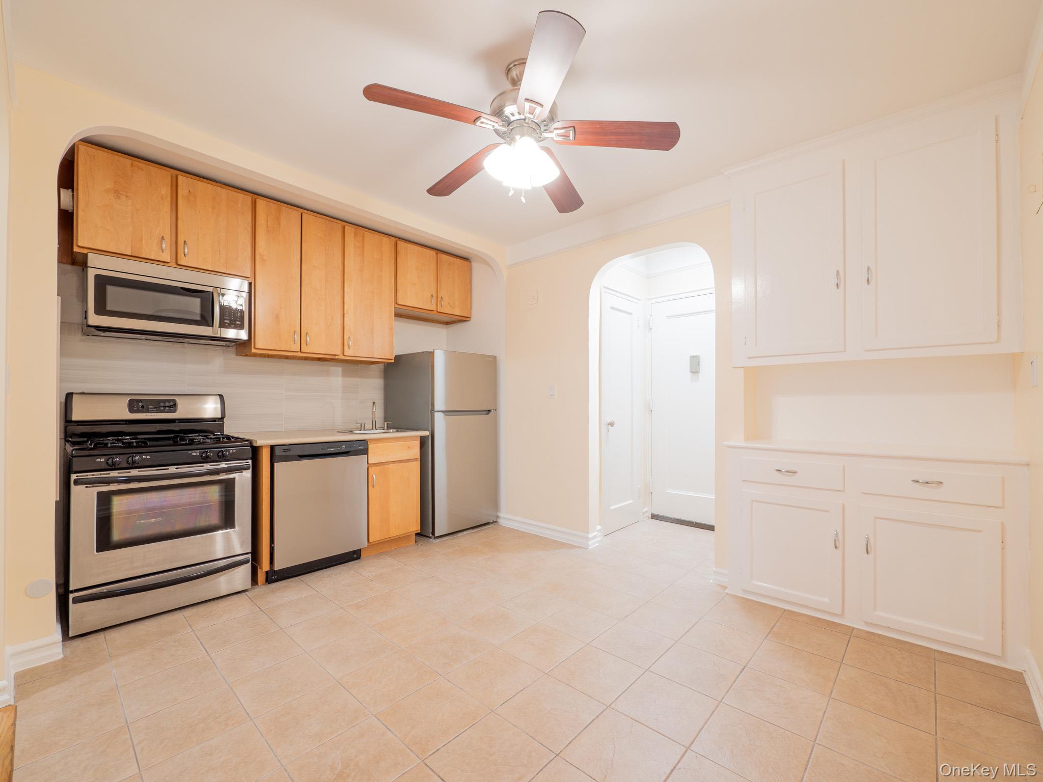 #8 photo, 64-85 Saunders Street, كوينز Rego Park , NY 11375