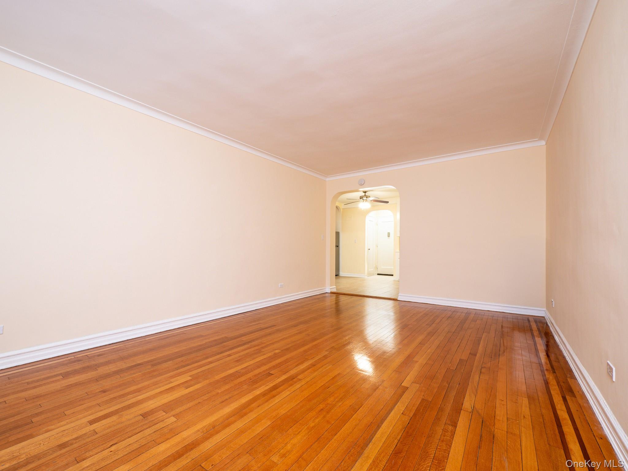 #9 photo, 64-85 Saunders Street, كوينز Rego Park , NY 11375