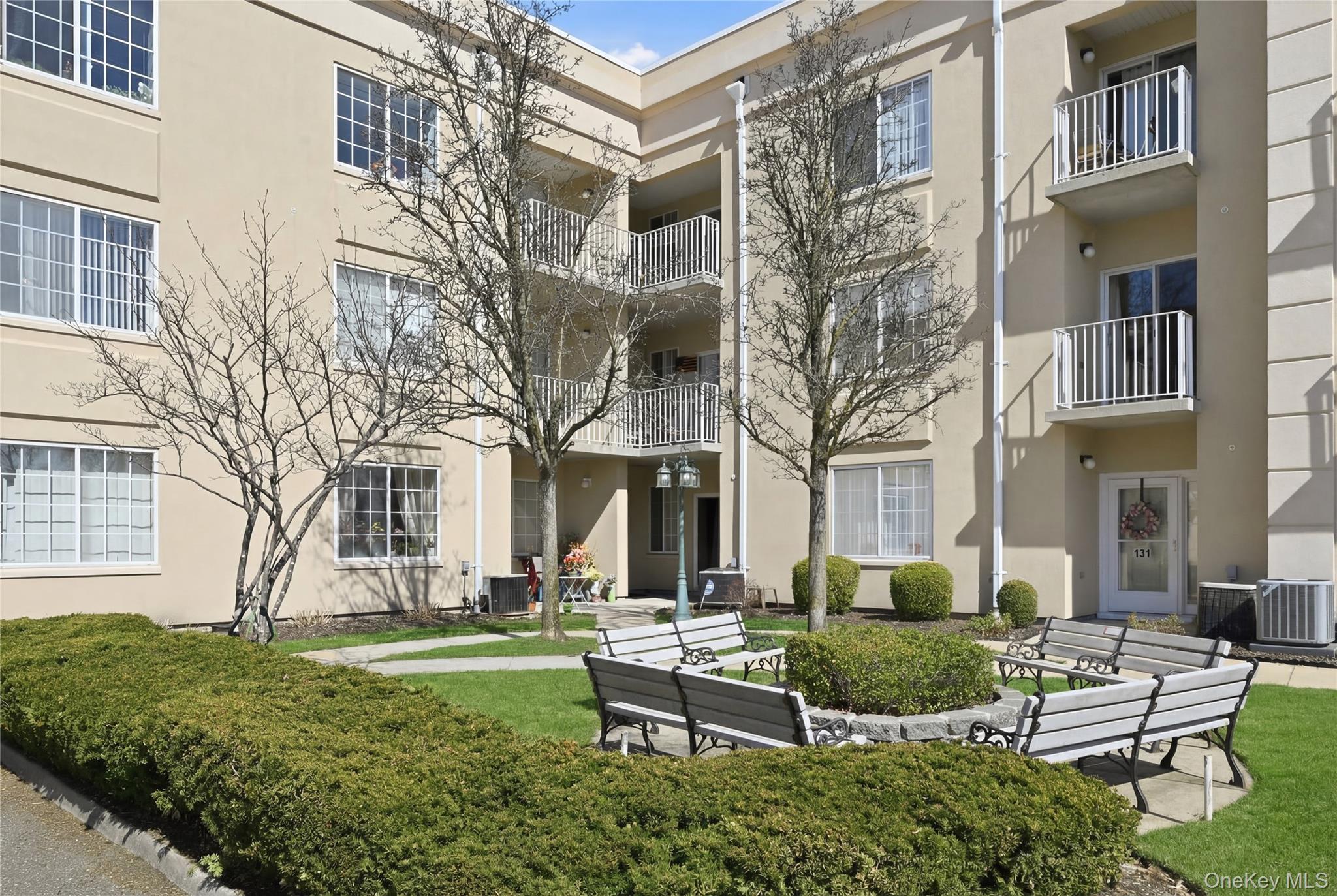 #14 photo, 54 School Street, ناسو Westbury , NY 11590