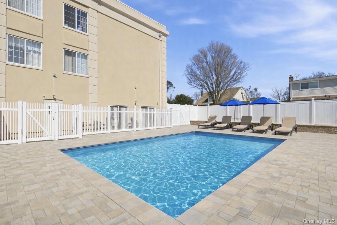 #15 photo, 54 School Street, ناسو Westbury , NY 11590