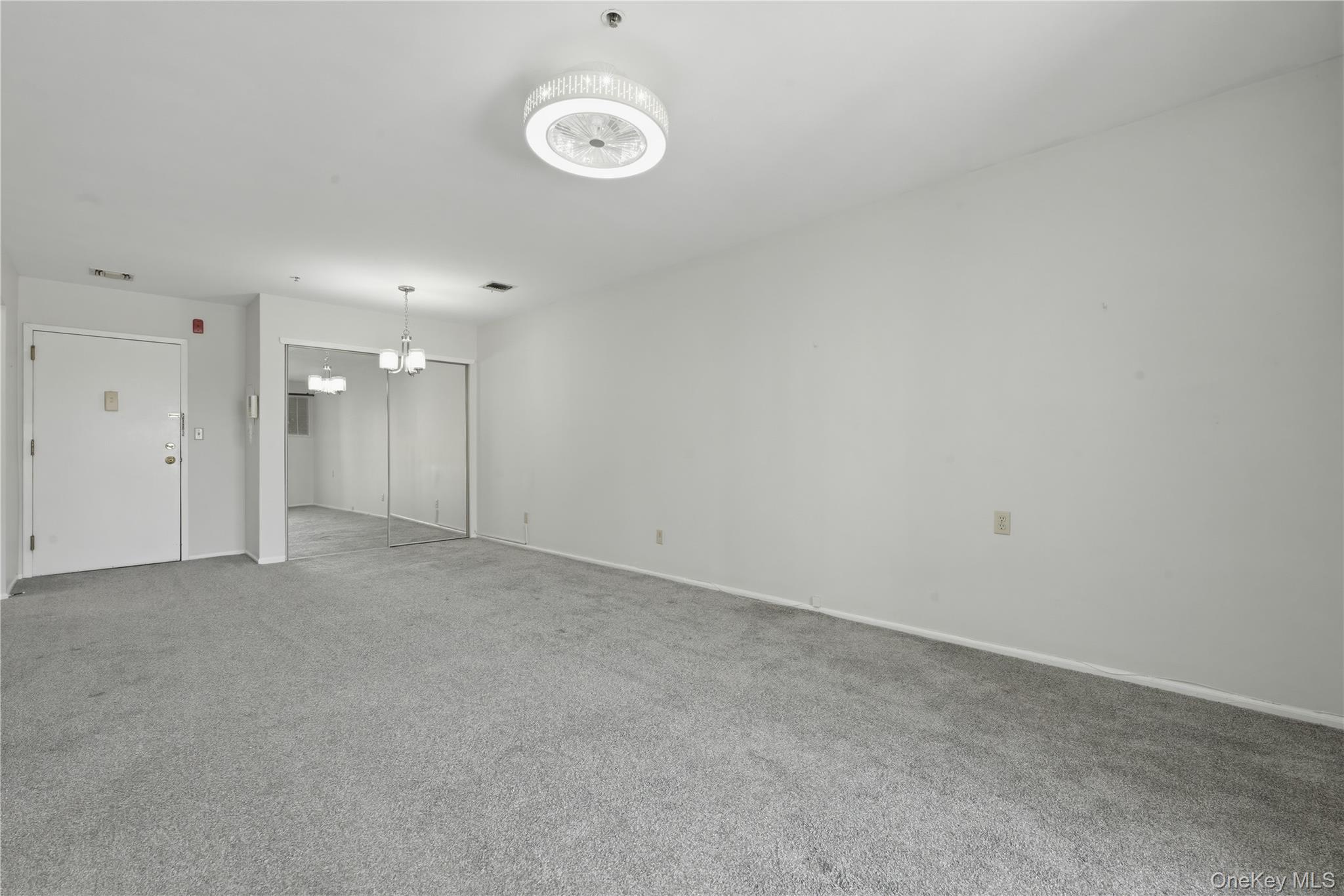 #5 photo, 54 School Street, ناسو Westbury , NY 11590