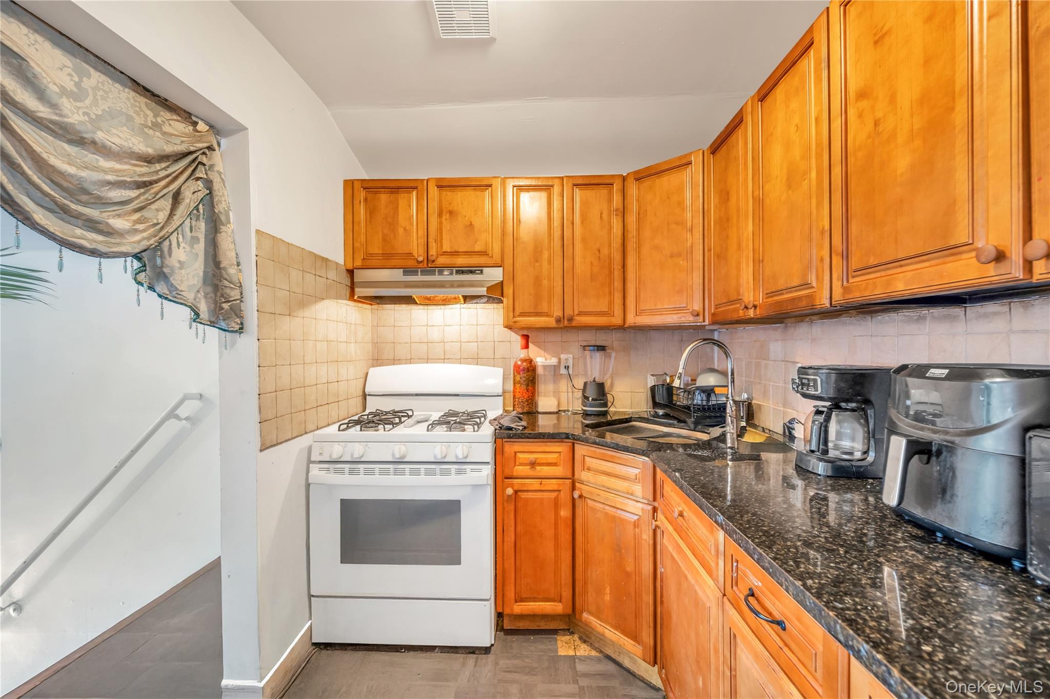 #8 photo, 191-15 119th Avenue, Saint Albans , NY 11412