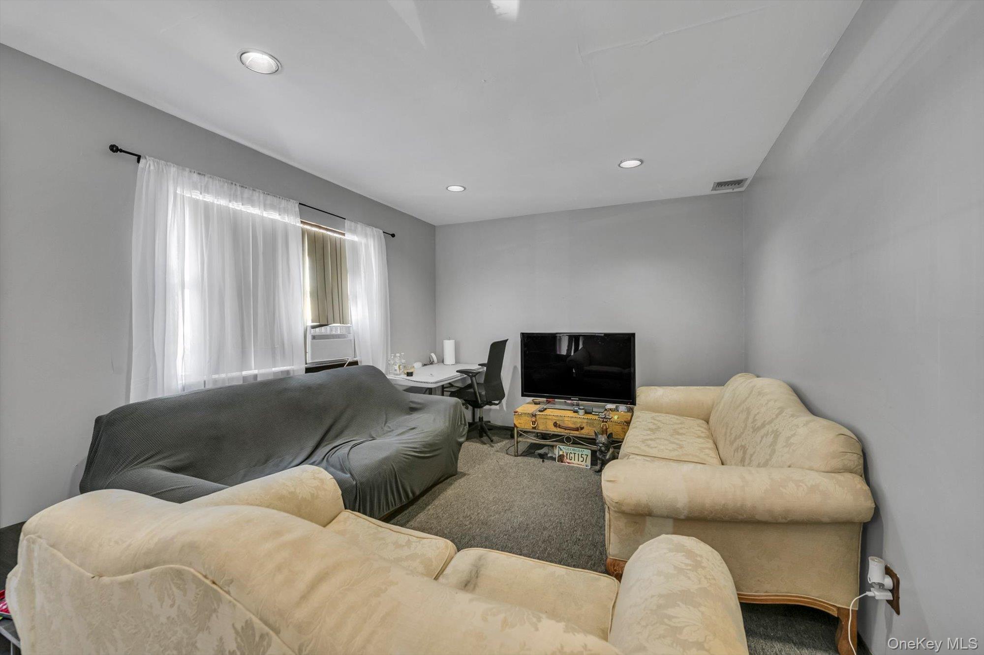 #10 photo, 4792 Hempstead Turnpike, Farmingdale , NY 11735