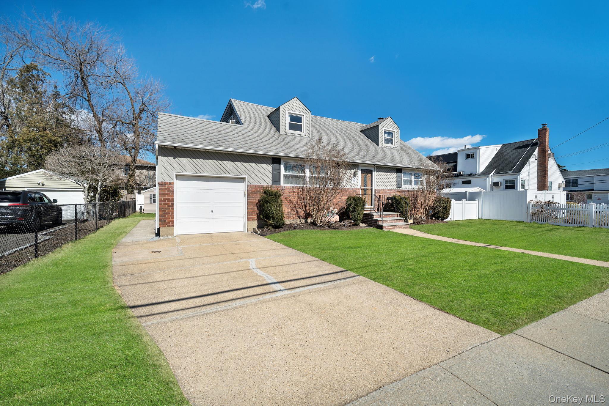 #3 photo, 54 Cypress Avenue, Bethpage , NY 11714