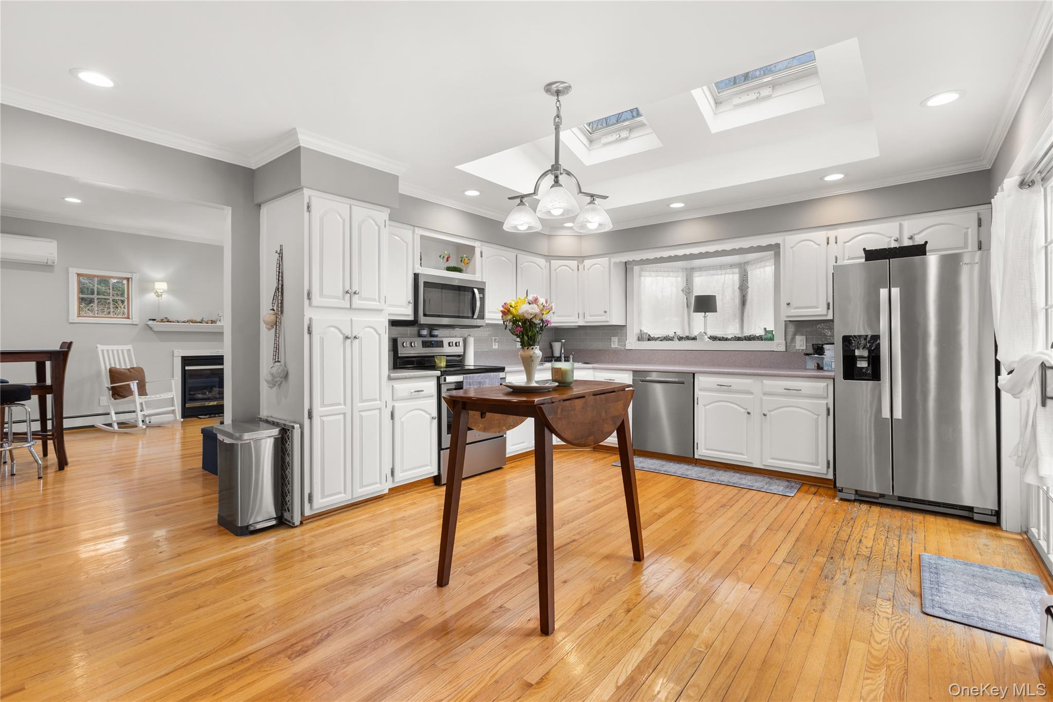 #4 photo, 89 Cotter Street, سوفولك West Islip , NY 11795