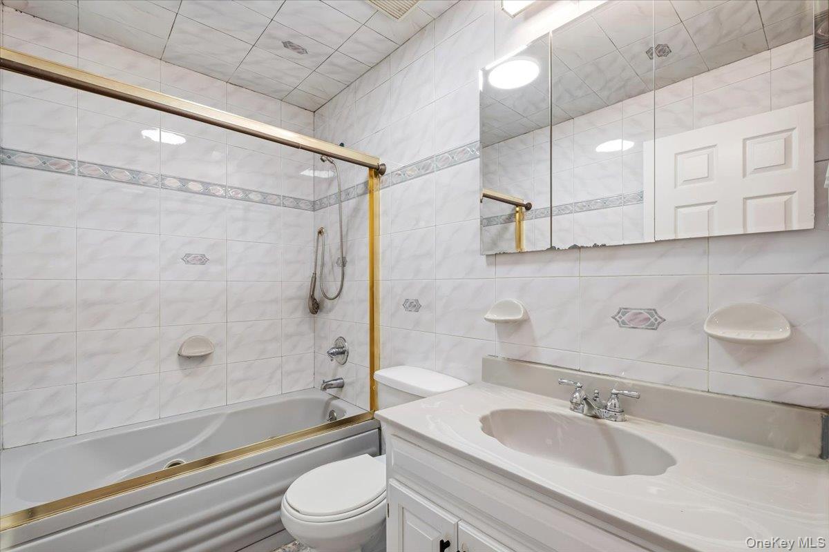 #14 photo, 21 Park Avenue, White Plains , NY 10607