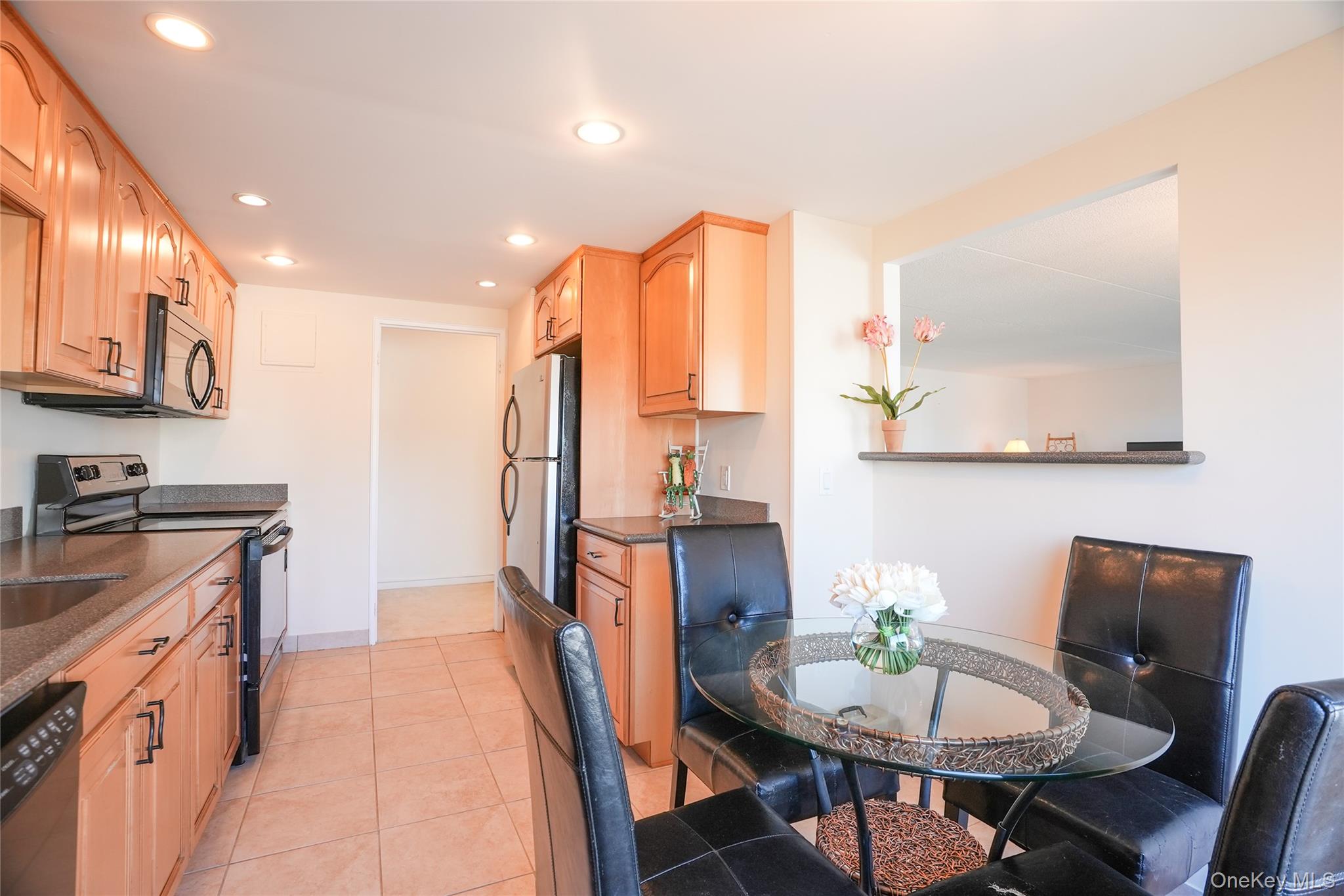 #11 photo, 400 High Point Drive, 纽约州 Hartsdale , NY 10530